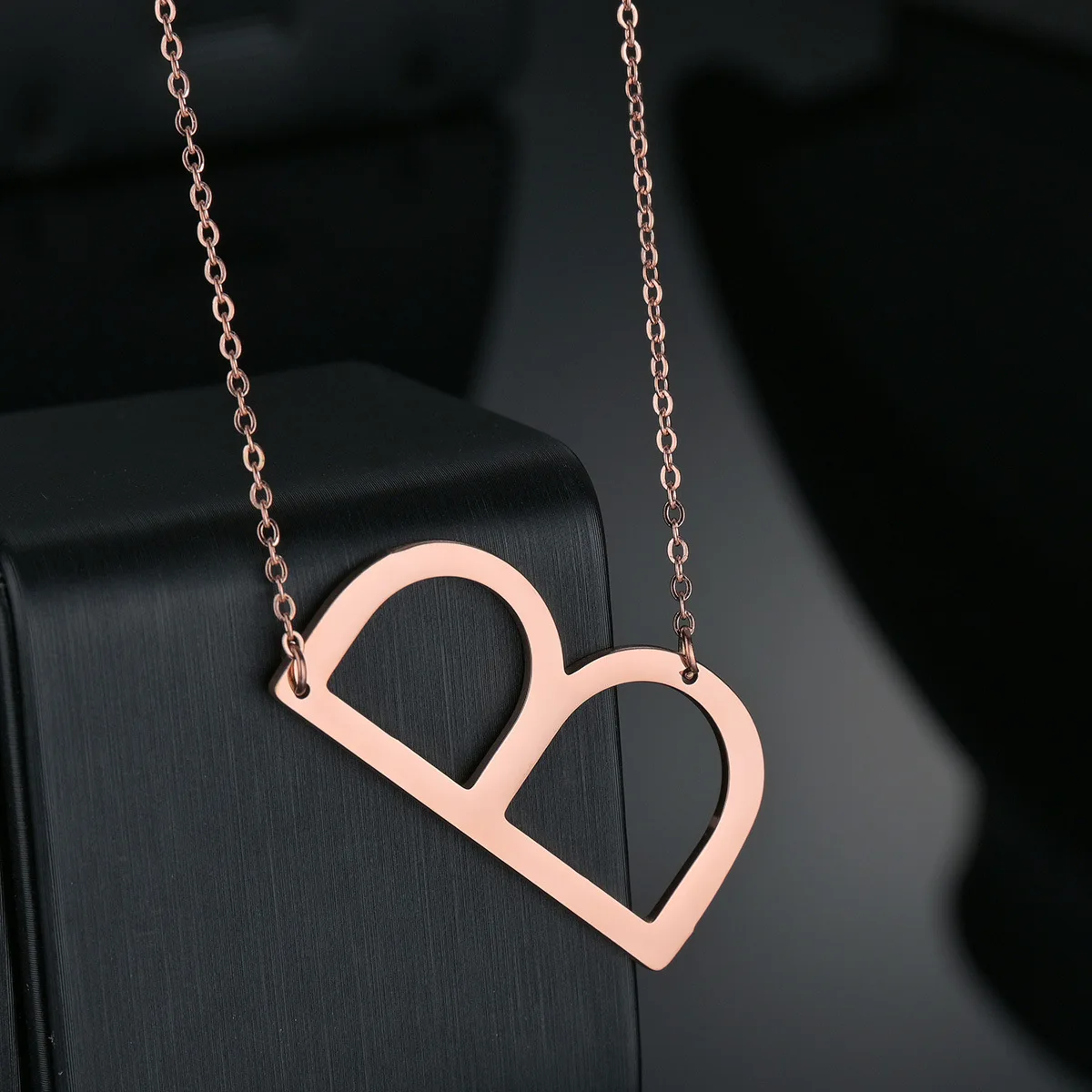 Wholesale Custom Tarnish Free High Polish Stainless Steel Large Letter Necklace For Women