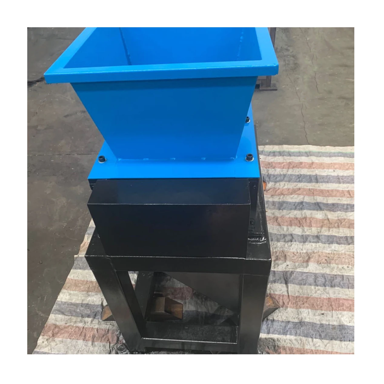 Double Shaft Industrial Heavy Duty Shredder For Strong Metal