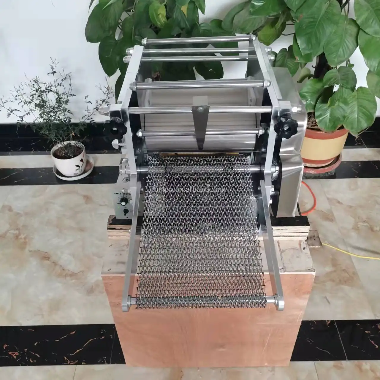 High efficiency tacos tortilla presser pancake making tortilla making machine