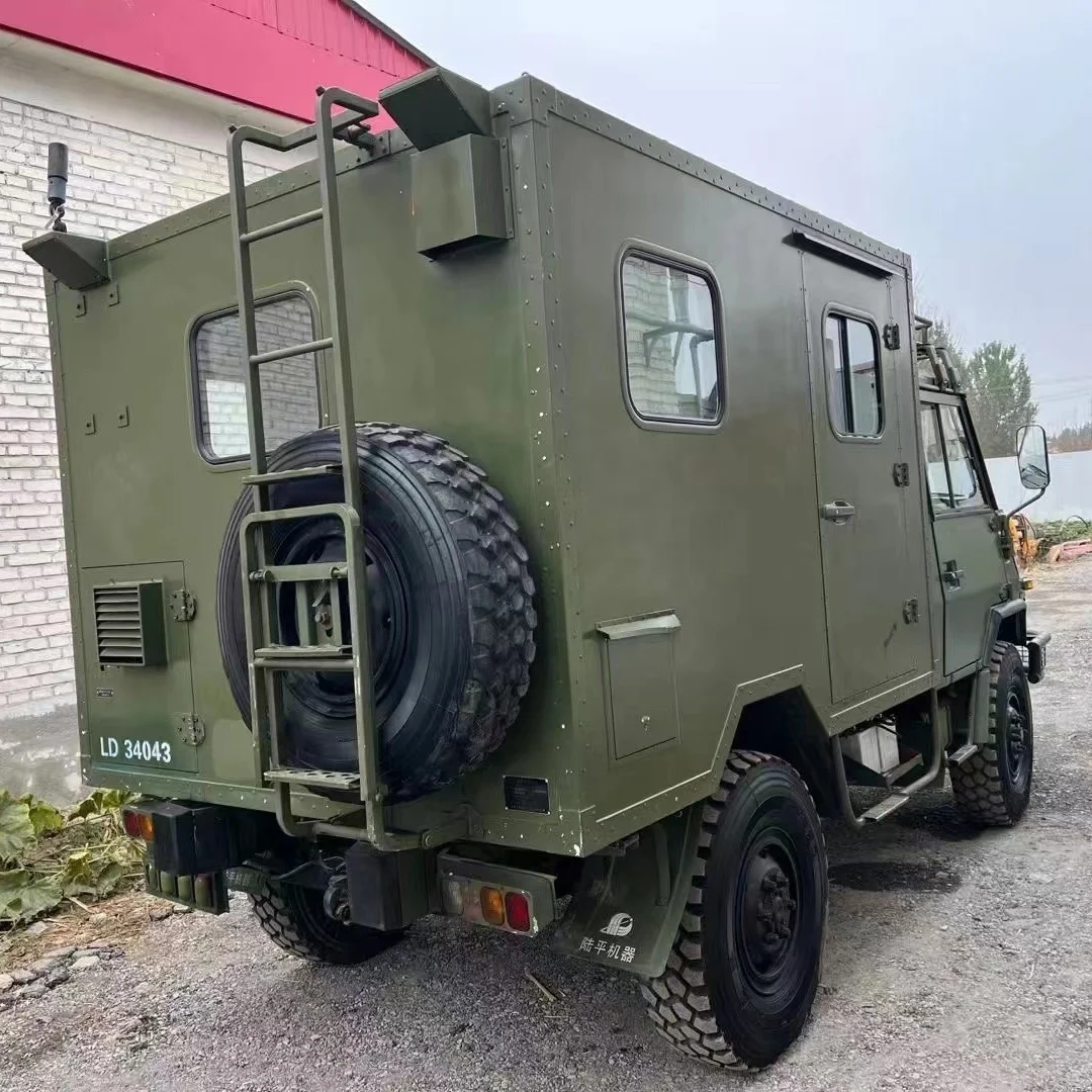 DONGFENG 4x4 6x6 AWD Off Road Trucks Mobile Camping Car Kitchen Truck Vending Vehicle Desert Tourist Car