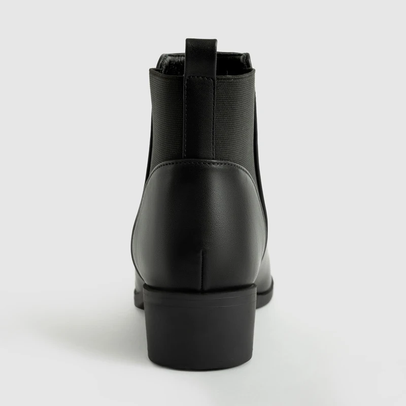 2024 autumn new Europe and the United States plus-size fashion boots classic all-match pointed leather Chelsea boots women