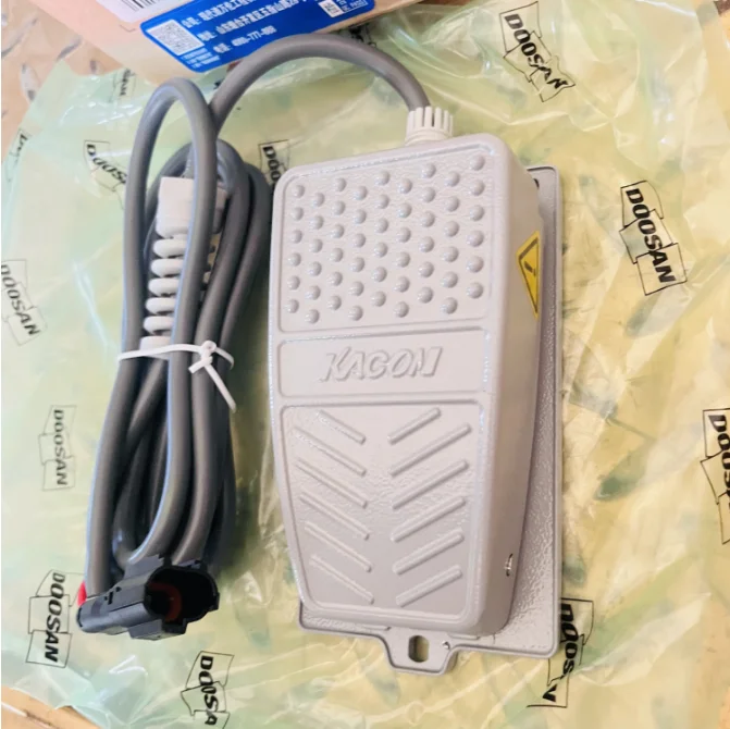 Doosan Daewoo Hyunda i BO Bcat Excavator Original and genuin e Electric Switch assy Breaker Pedal 301405-00562