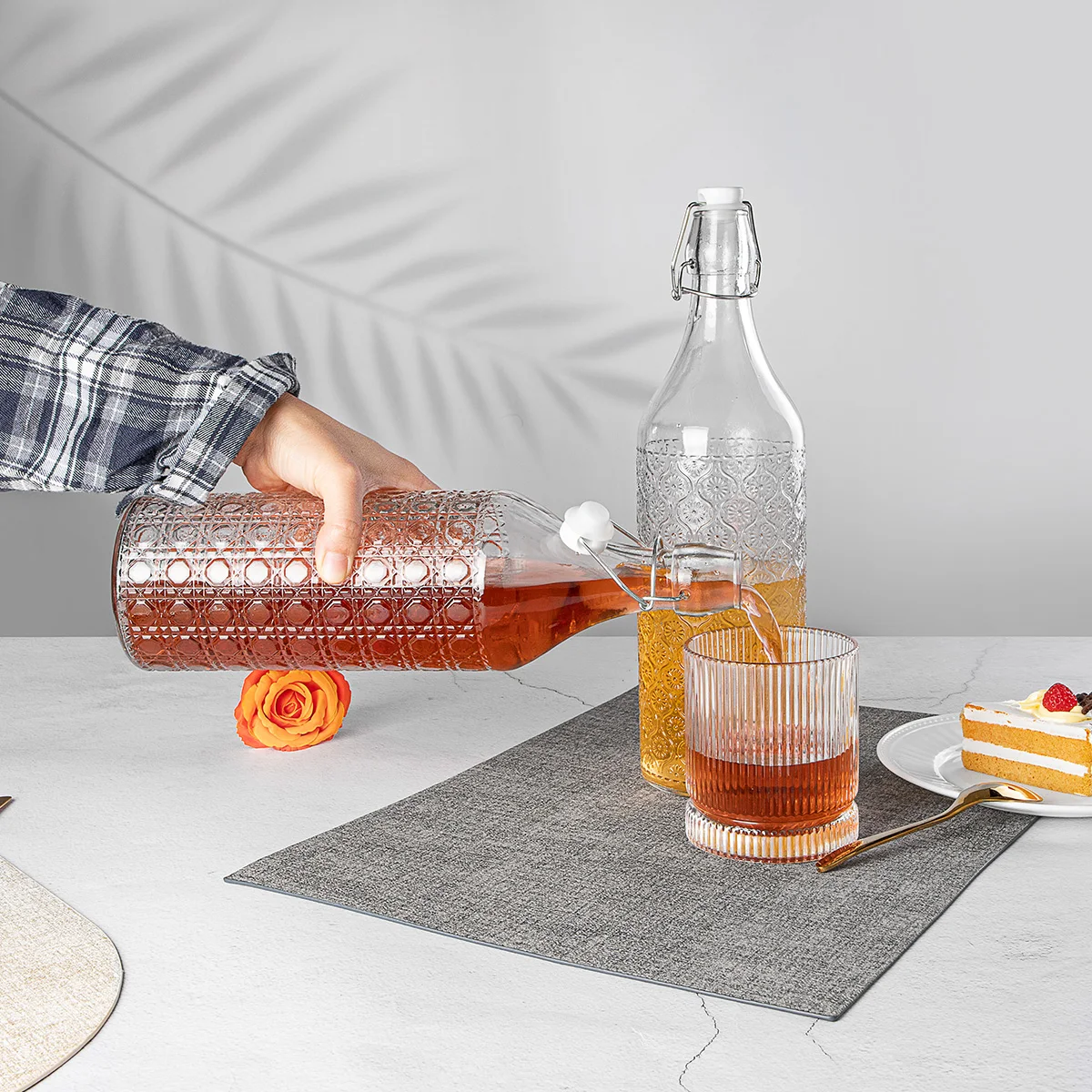 250 500ml 750ml 1000ml square glass bottle with swing top square glass bottle