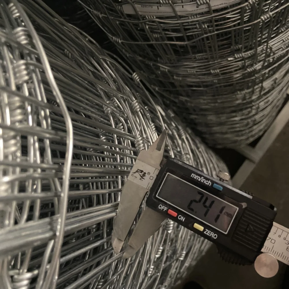 Hot Dipped Galvanized Fixed Knot Field Fence Cattle Fencing Farm Metal Iron Electro Galvanized Security Fence Panels 10 Rolls