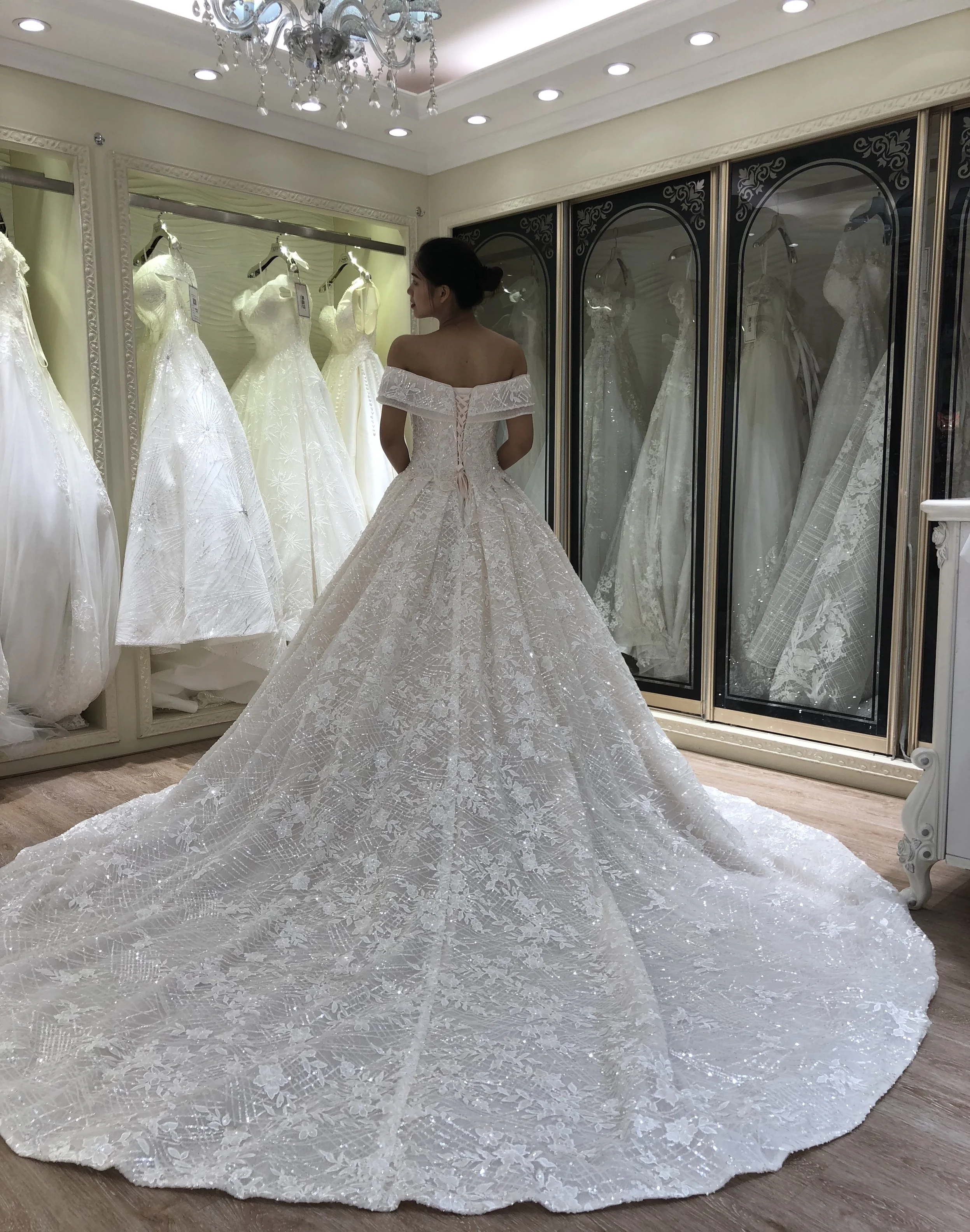 2021 factory wholesale price off shoulder shinny wedding dress ball gown for women