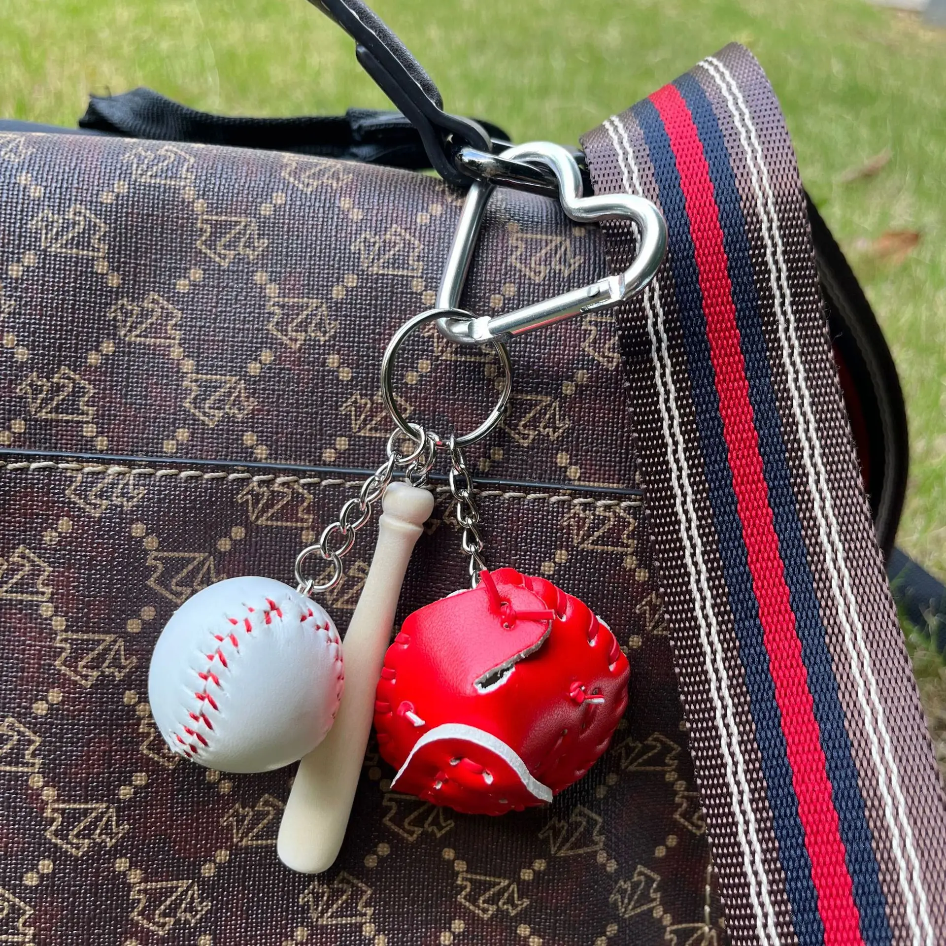 Baseball Bat Keychain Sports Souvenirs Mini Baseball Softball Keychain Craft Bag Pendant Ornament