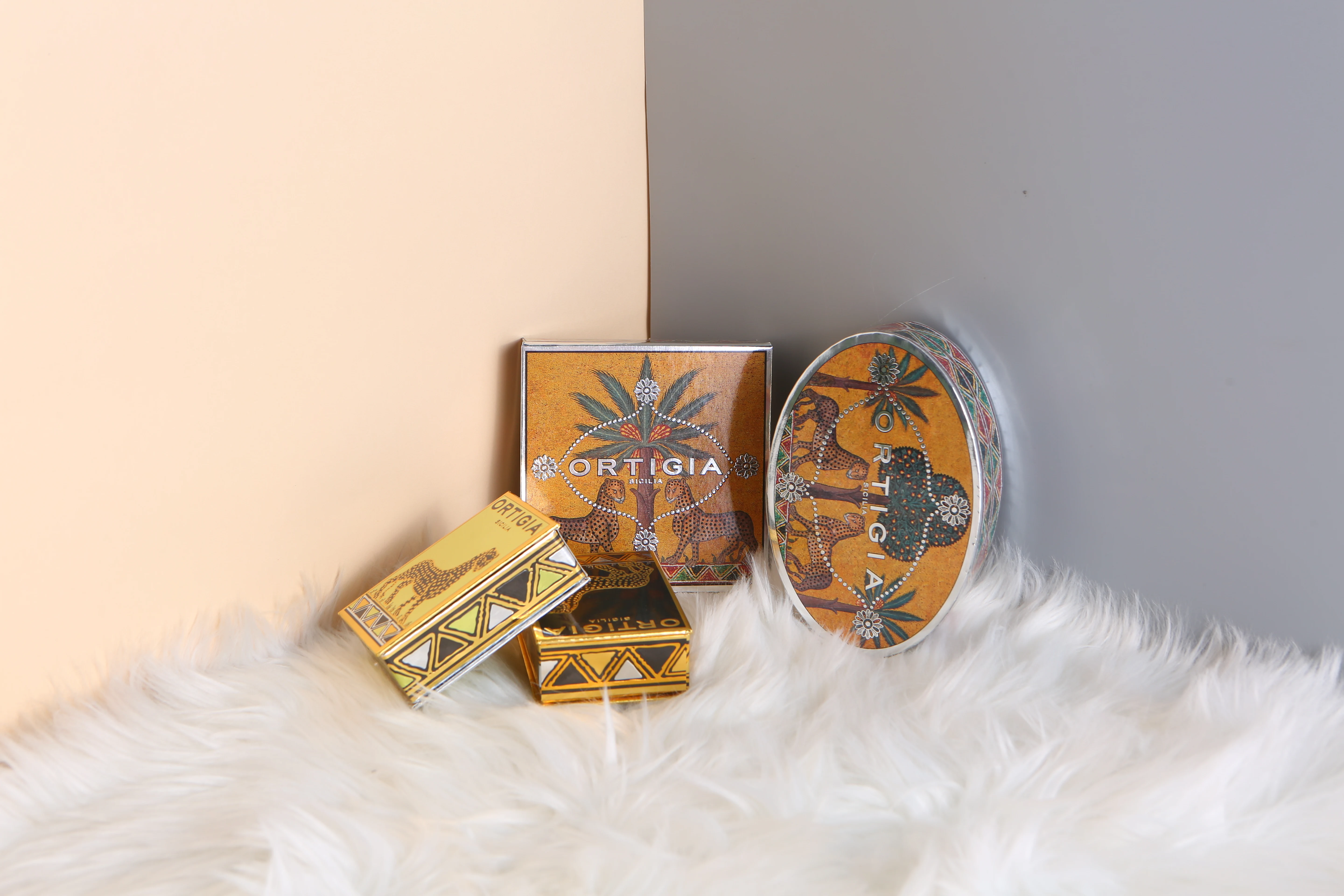 
Creative Design Eiffel Tower Paper Folding Candy Box for Wedding Souvenir 