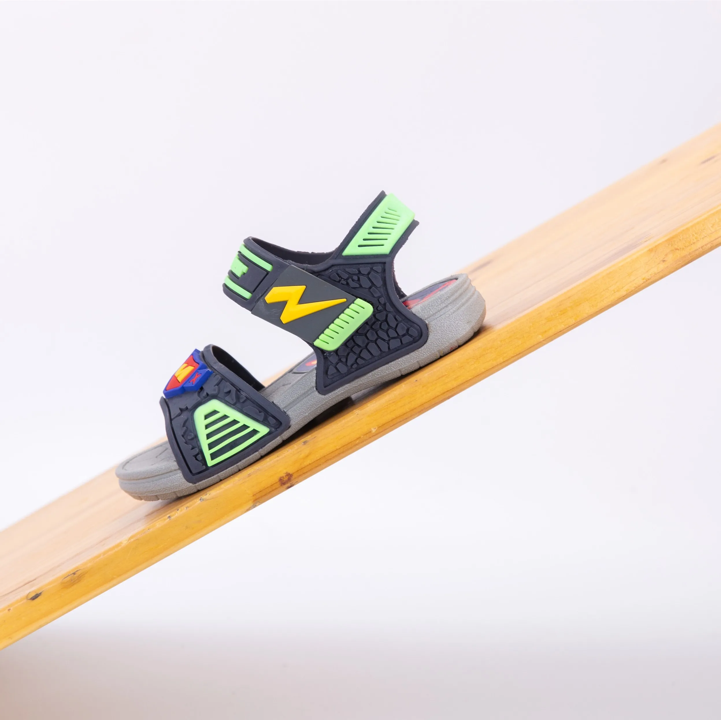 Top Quality Leisure Sports Sandals for Children