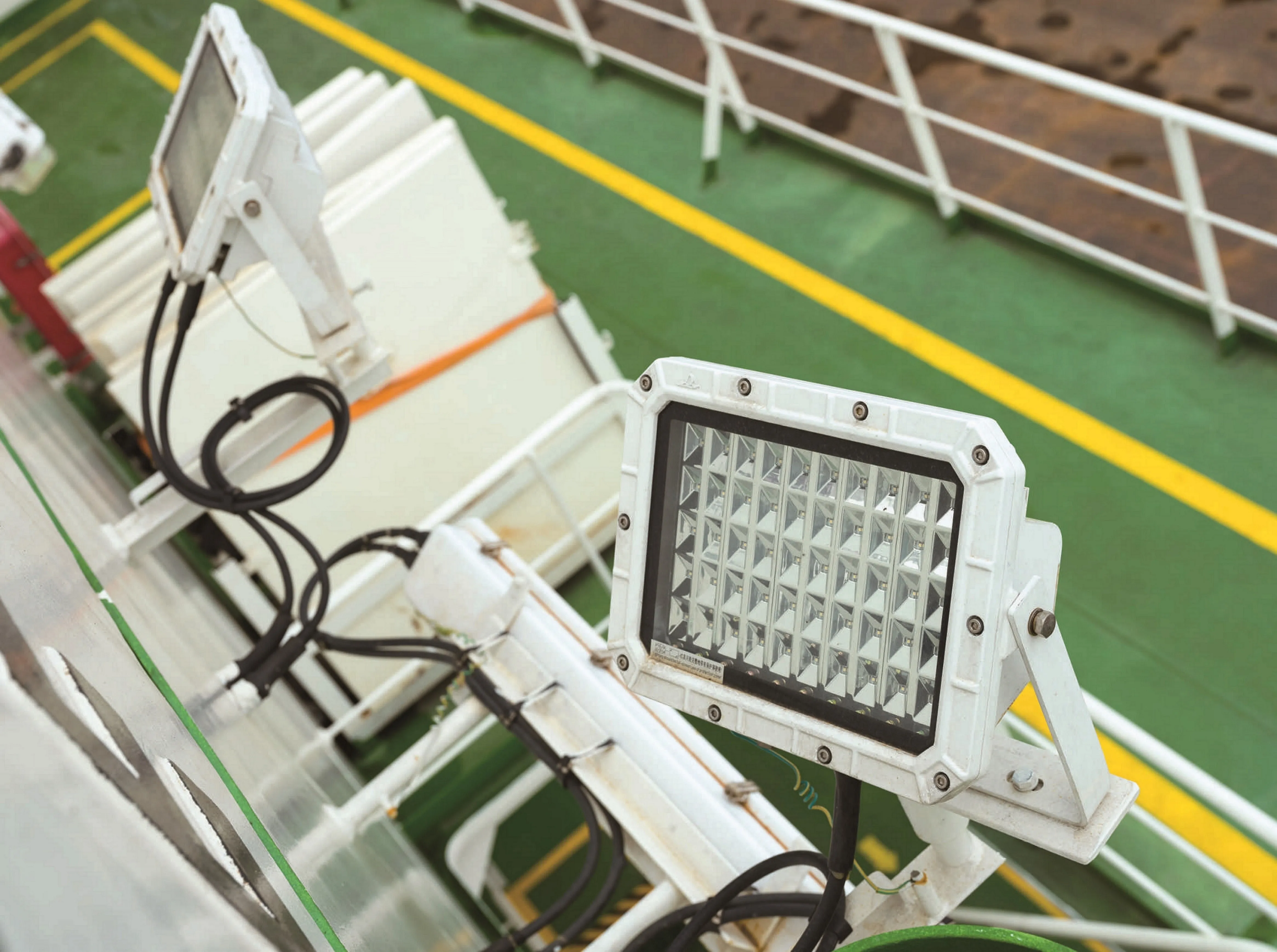 Marine Light Manufacturer Tungsten Halogen Lamp AC220V 50/60Hz 1000W White 700m IP56 Stainless Steel Searchlight TG27