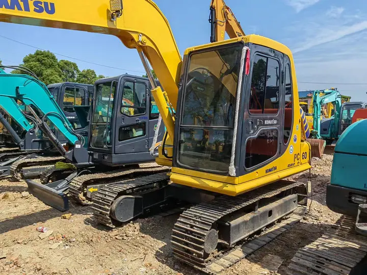 Second-hand excavator KOMATSU PC60 PC60-7 6TON Oil-saving japan pc60 used good condition pc60-7 digger on low price sale