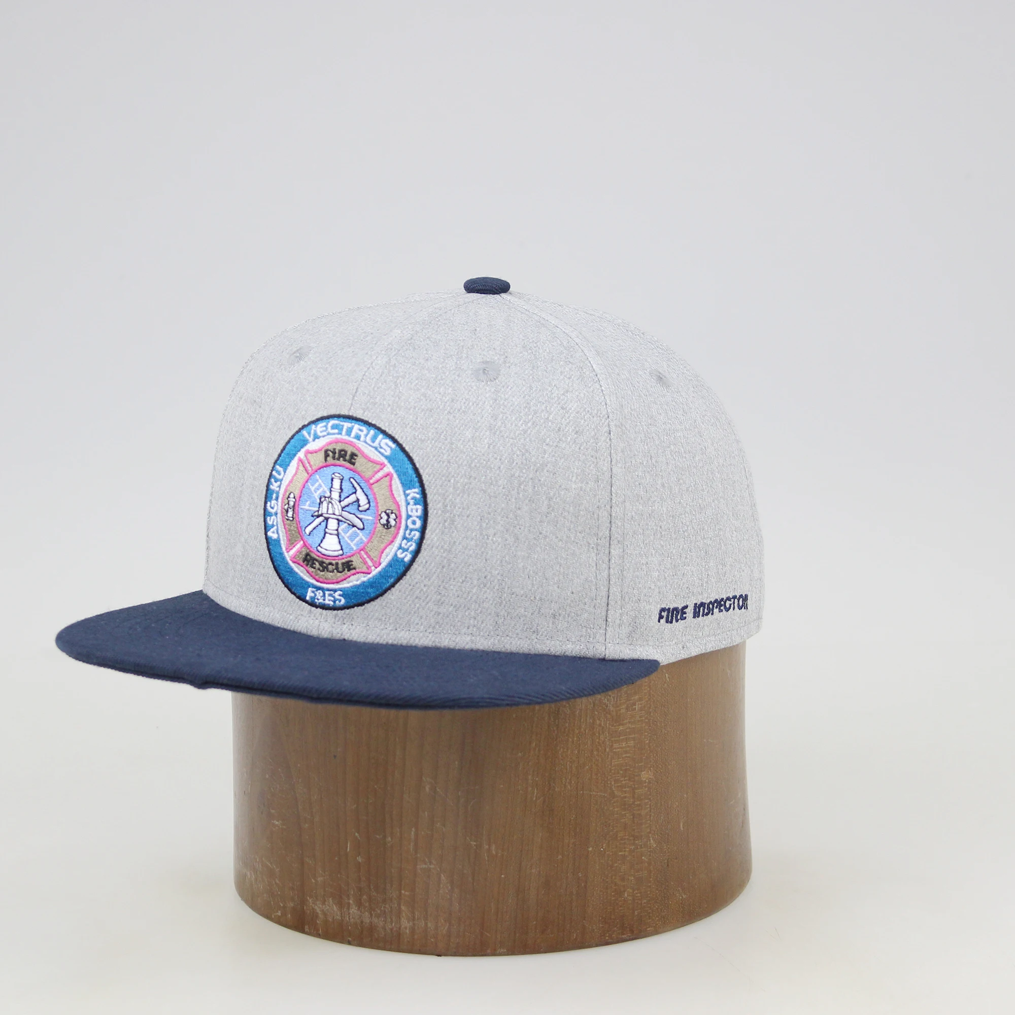 Chinese suppliers  low-cost custom Logo cap flat embroidery snapback cap