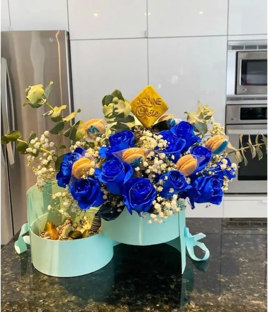 Teal Luxury Flower Box Round Gift Box with Ribbon and Clear Lid Custom Chocolate Candy Strawberry Packaging Boxes