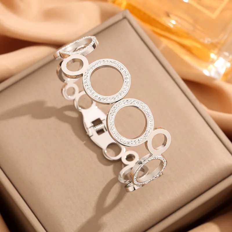 Gold Silver Versatile Geometric Bracelet Hollow Out Set With Diamonds Circle Bracelets Popular Jewelry Plated 18k 2024 Trendy