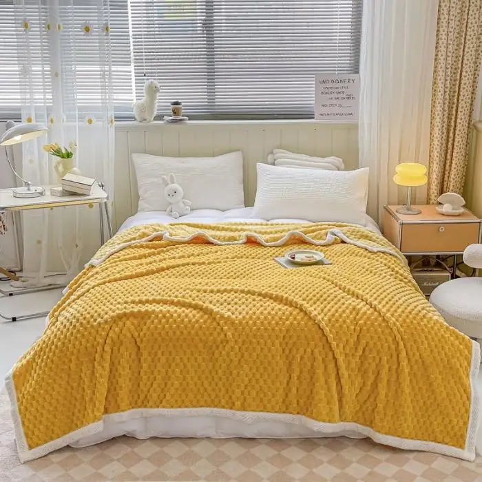 Wholesale Promotional Price Flannel Velvet Blanket Original Factory Fuzzy Blanket Waffle Fleece Blanket for Winter