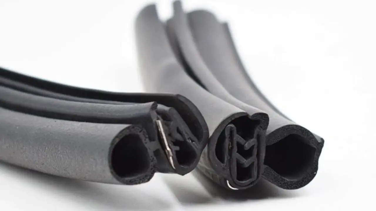 Supply various specifications of rubber sealing strips, EPDM extruded rubber strips, EPDM sealing strips