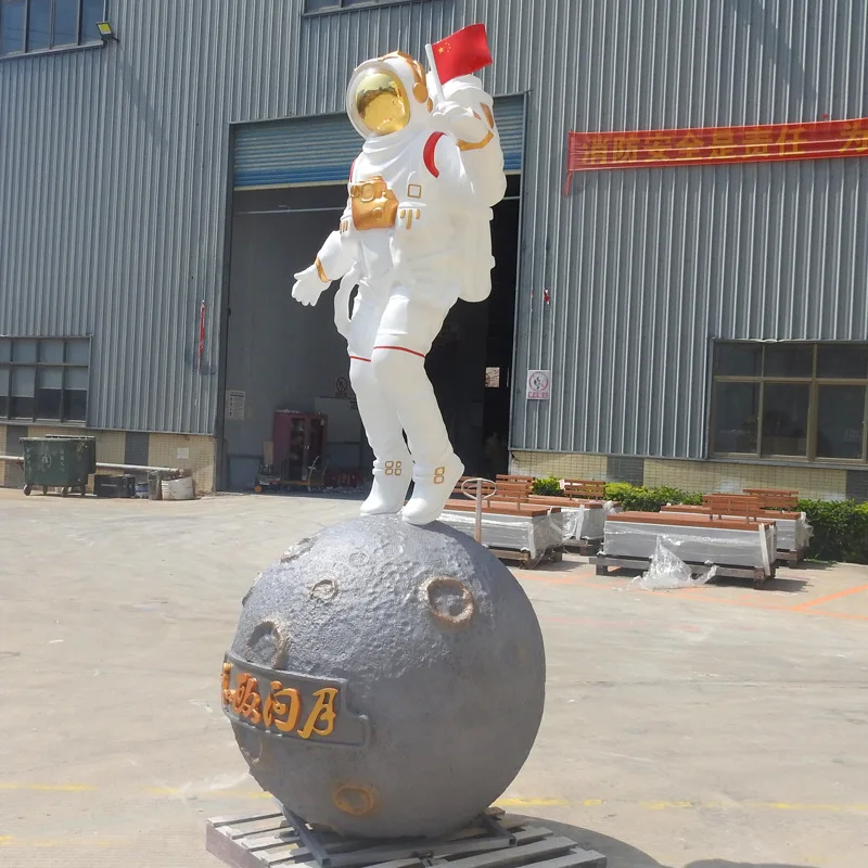 Wholesale Life Size human Astronaut Figurine Resin Spaceman Statue Fiberglass Astronaut Sculpture For Interior Decoration