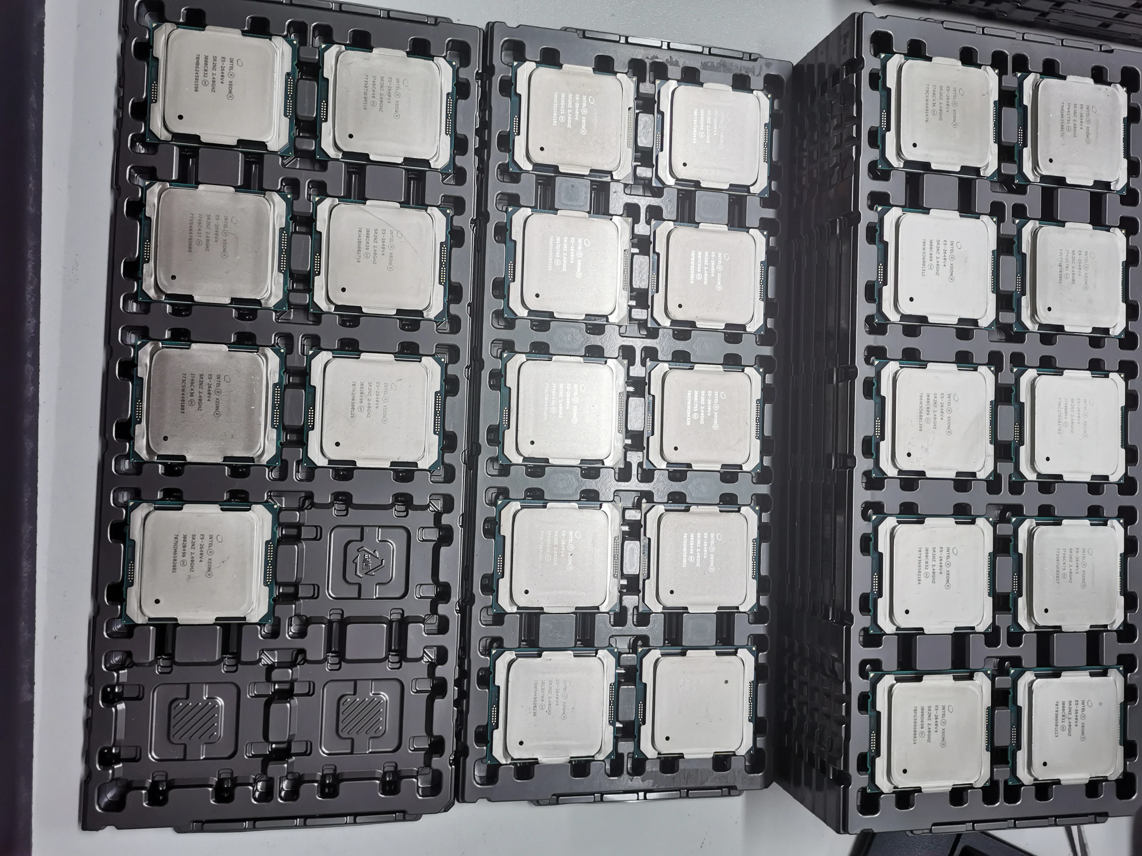 Xeon Platinum 8280  (38.5M, 2.70 GHz) FC-LGA14B,  	CD8069504228001	SRF9P	MM# 999C14	8280