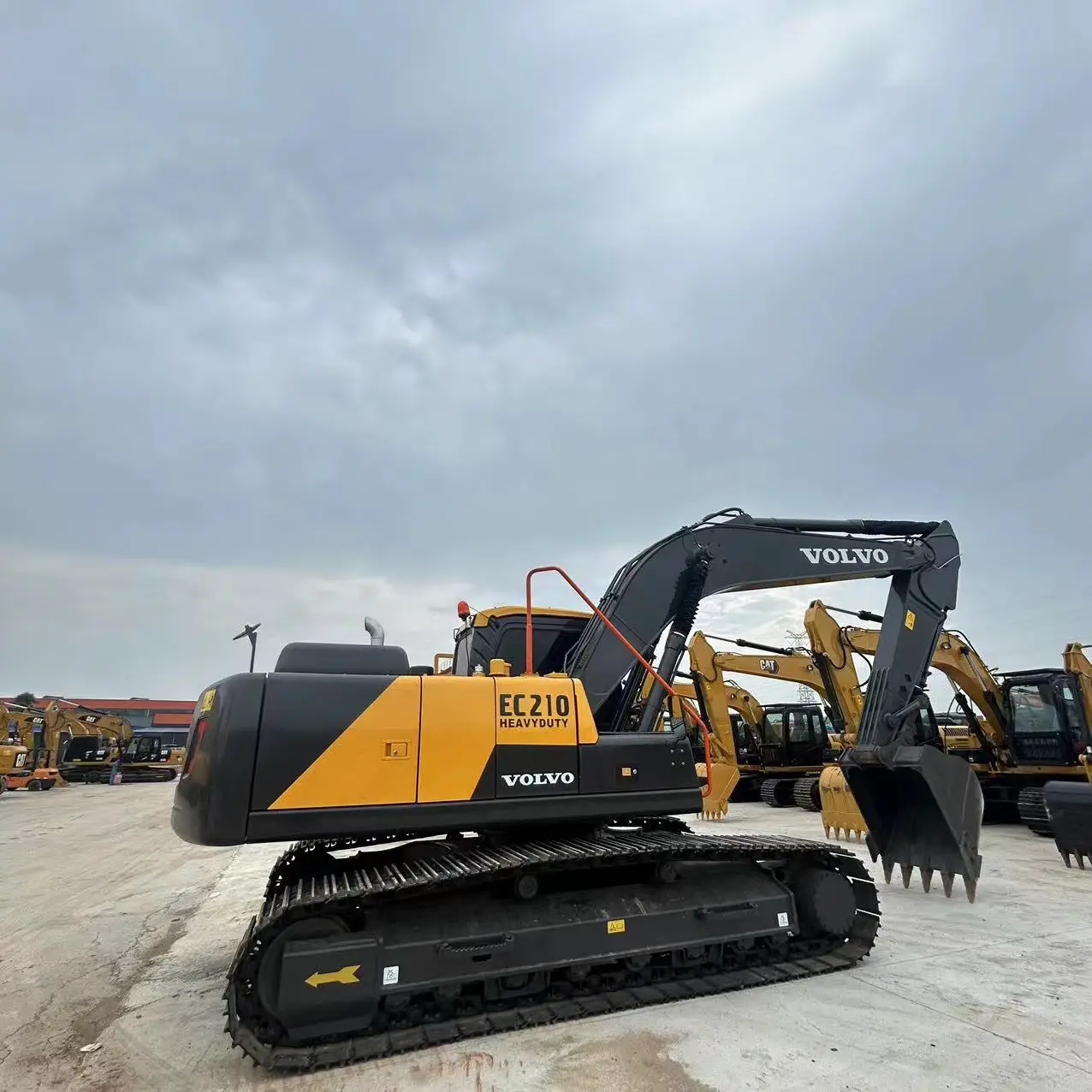 Best Selling used volvo 210 excavator with good Efficiency used Hydraulic crawler digger cheap for sale