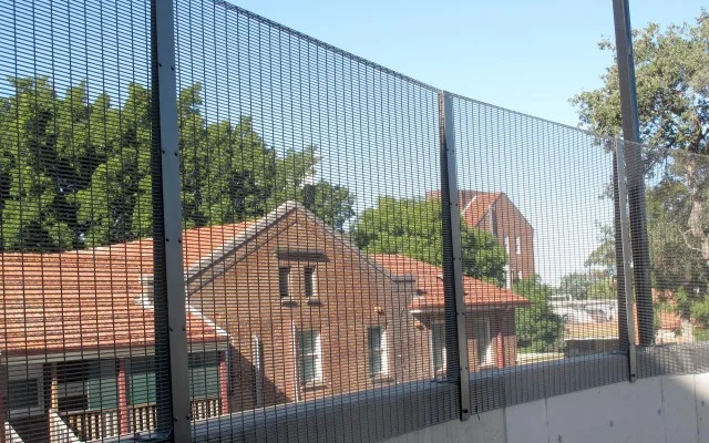 Good rust clearvu fence high security 358 anti climb wire mesh fence panels
