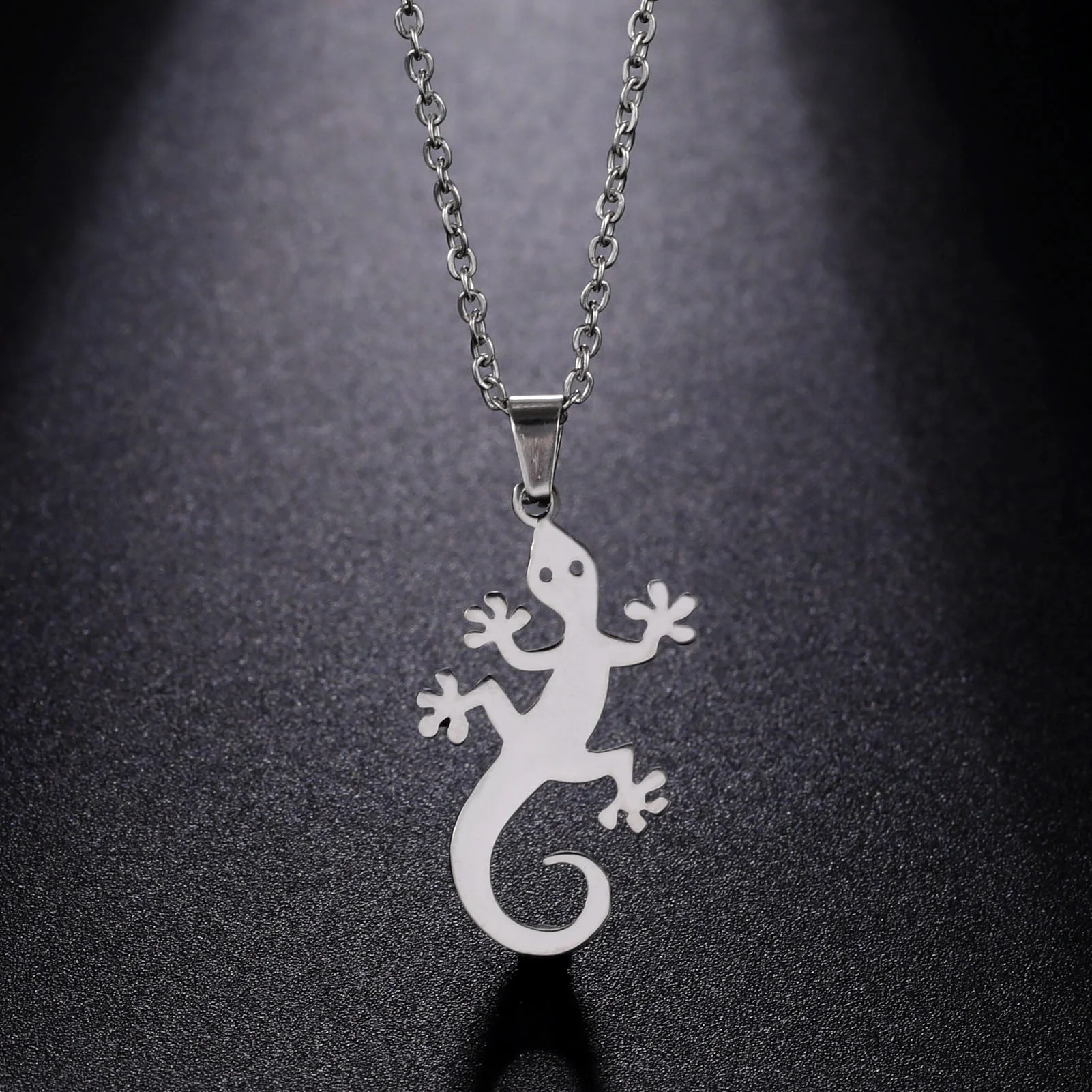 Lucky Lizard Gecko Necklace for Women Stainless Steel Chain Necklace Fashion Wildlife Reptile Jewelry Salamander Necklace