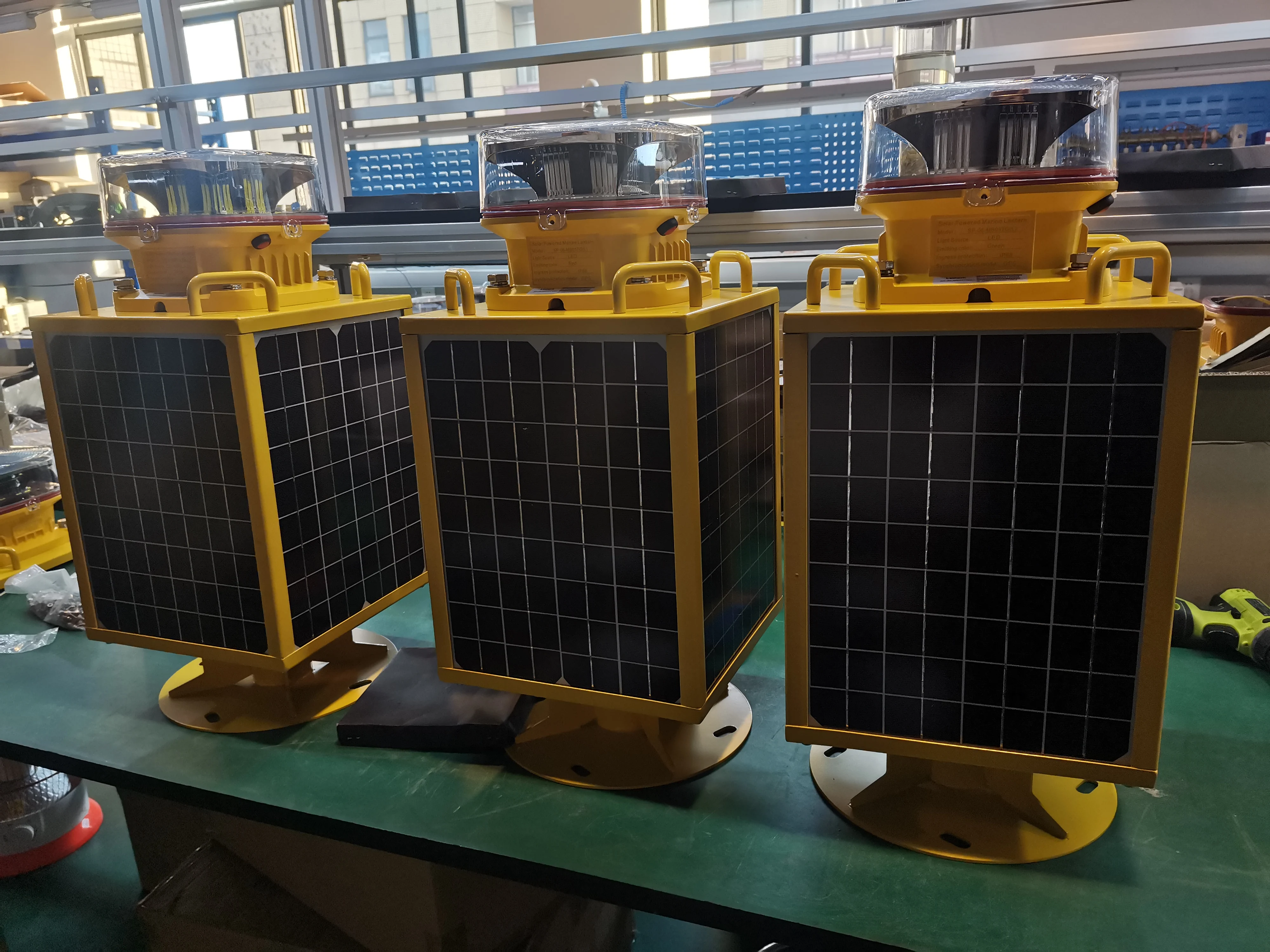 IP 67 Waterproof LED Solar Boat Side Marine Navigation Signal Lantern