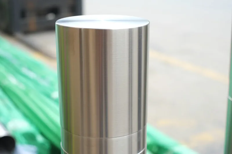 KAVASS Factory outlet Driveway 304 Stainless Base plate Mounted Stainless Steel Bollards For Vehicle Access Control