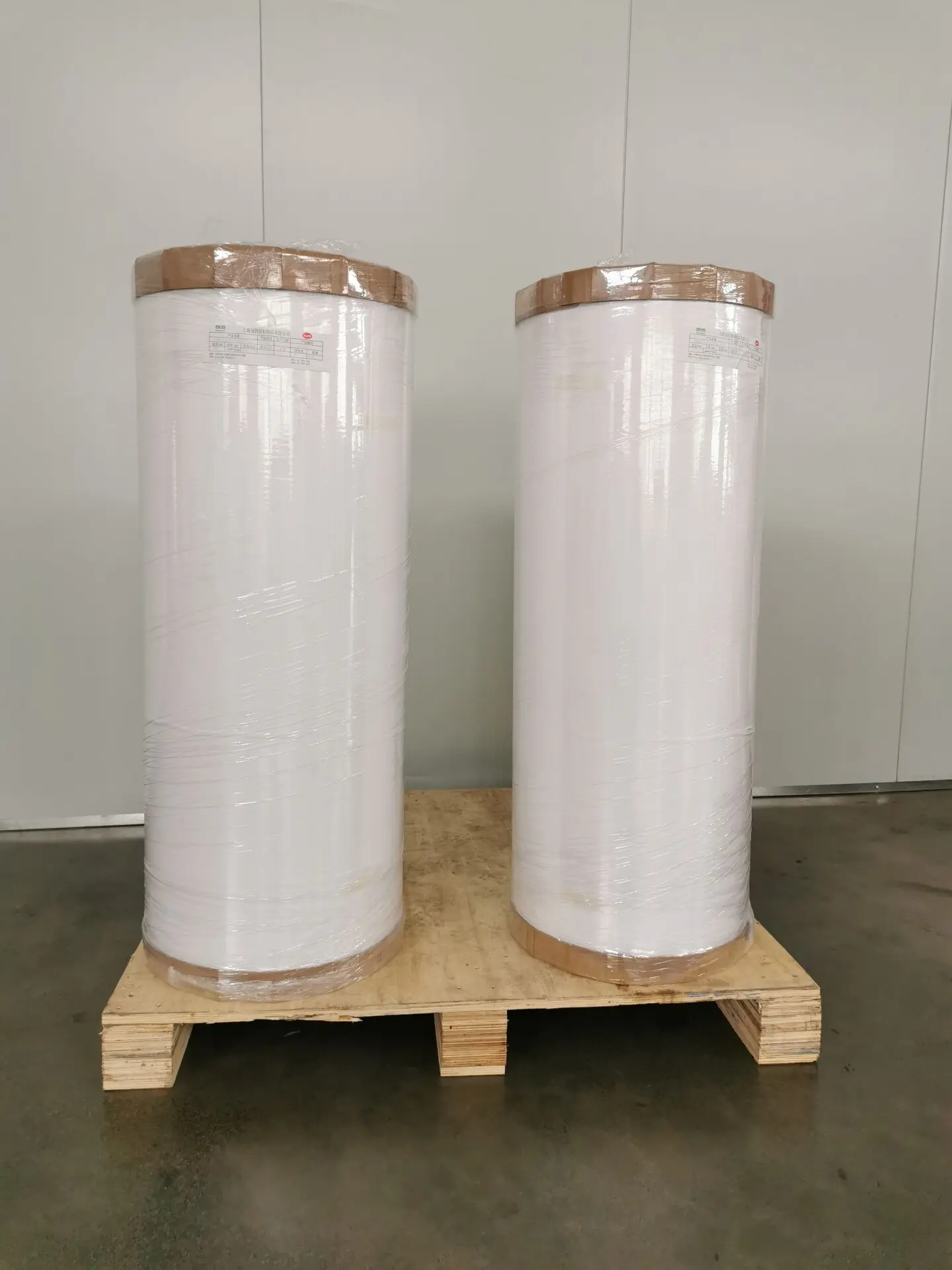 Wholesale vinyl sticker material glossy matte vinyl white pvc printing self adhesive vinyl roll