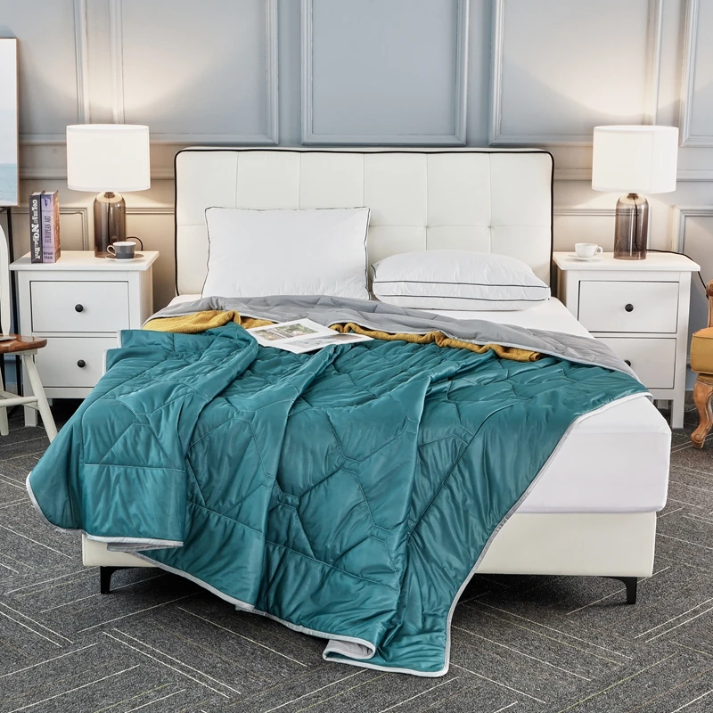 5-Star Comfortable Quilt Blanket for Adults Soft Warm Polyester Filled Quilted Bed Cover Embossed Printed Design Home Hotel Use