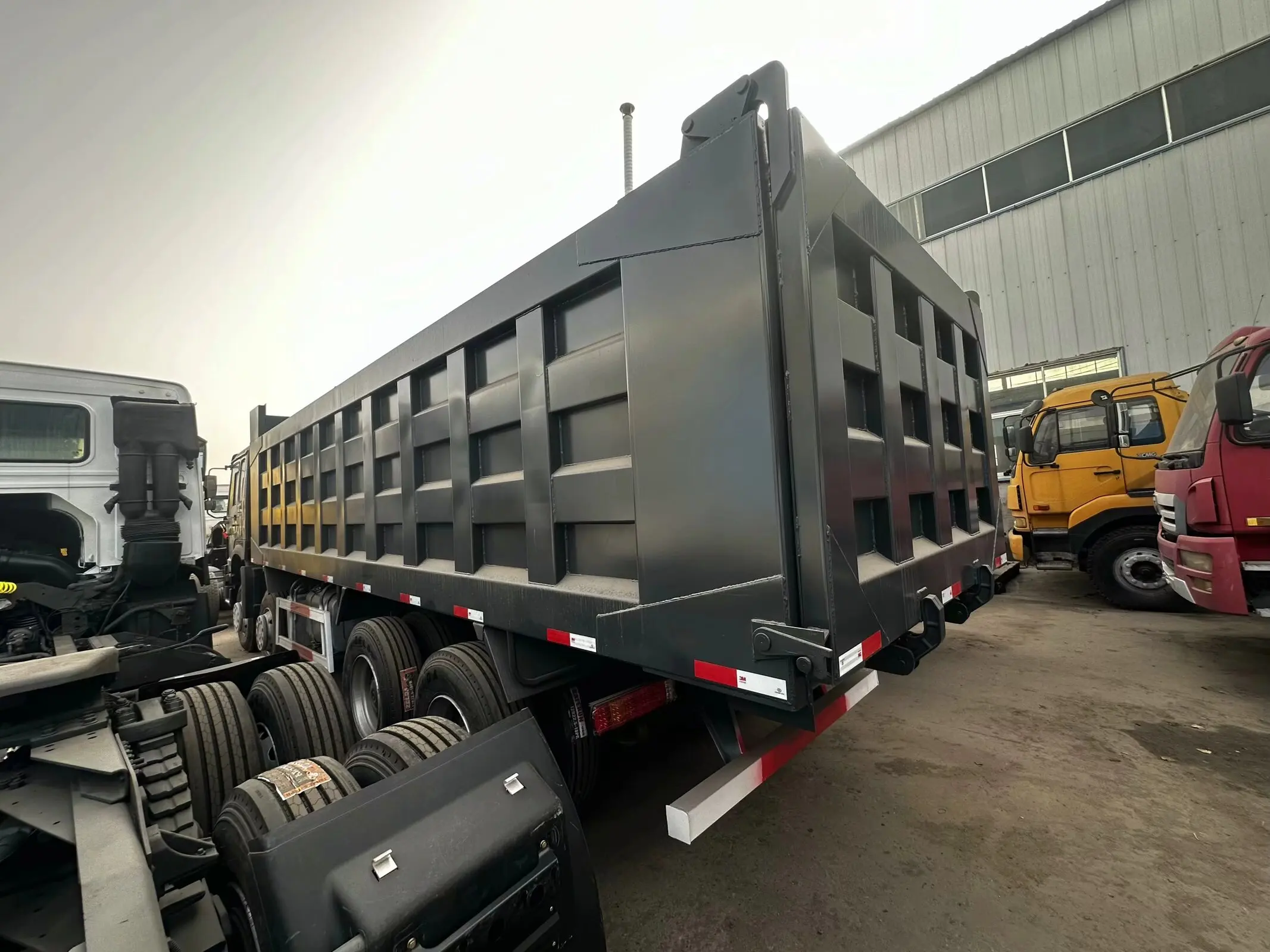 Лидер продаж высокое качество правый Привод HOWO 8*4 371HP подержочный самосвал для продажи