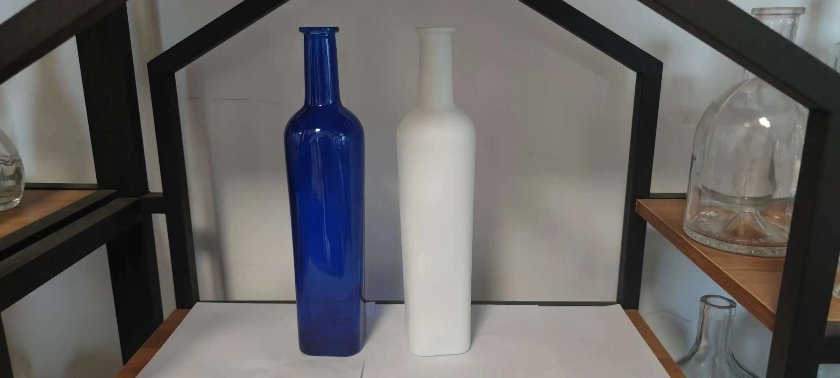glass  antique blue round wine bottle 700ml 750ml  Vodka glass wine bottle soft sealing cork
