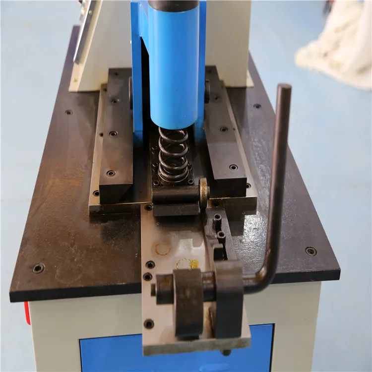 
Bent ends of iron art rolling machine 