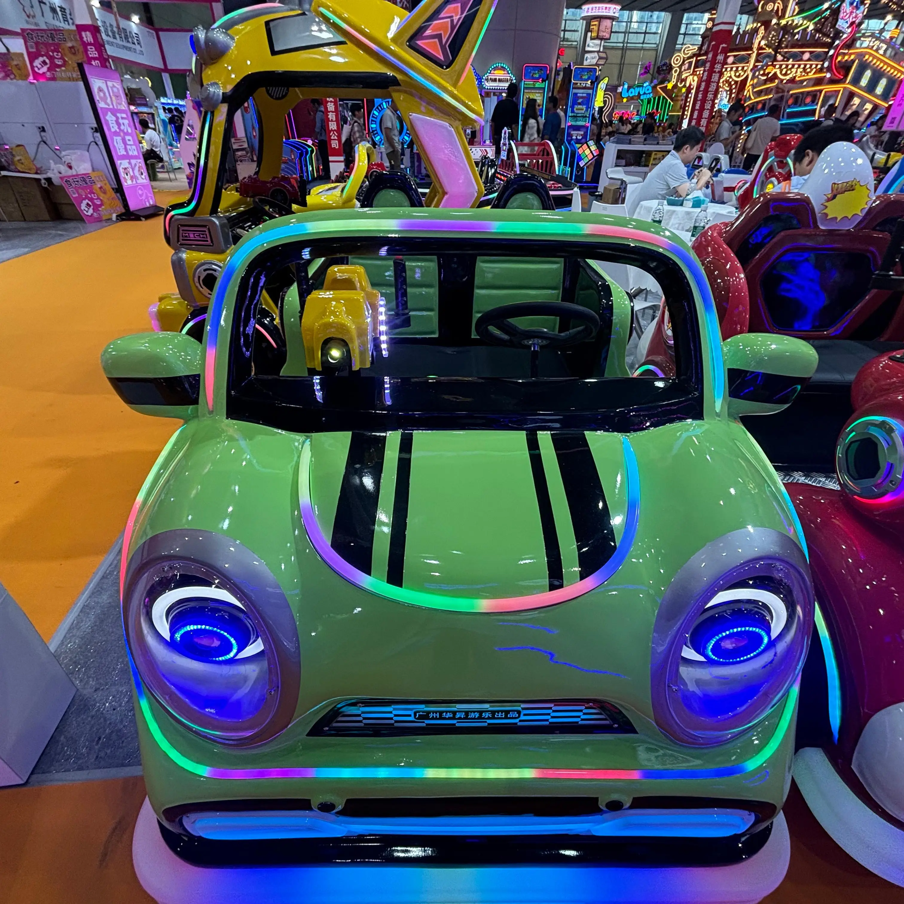 Игрушечный автомобиль для дома и улицы