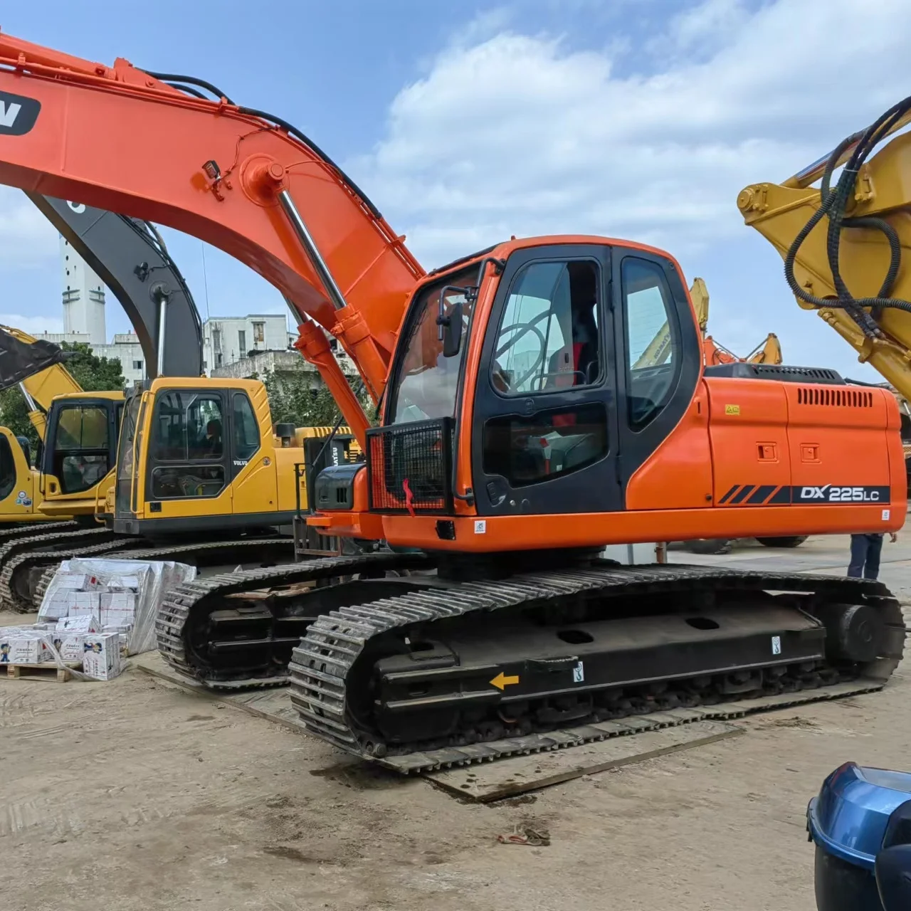 Ready to ship Used Excavator machine Doosan DX225 DX300 digger excavator tractor for hot sale