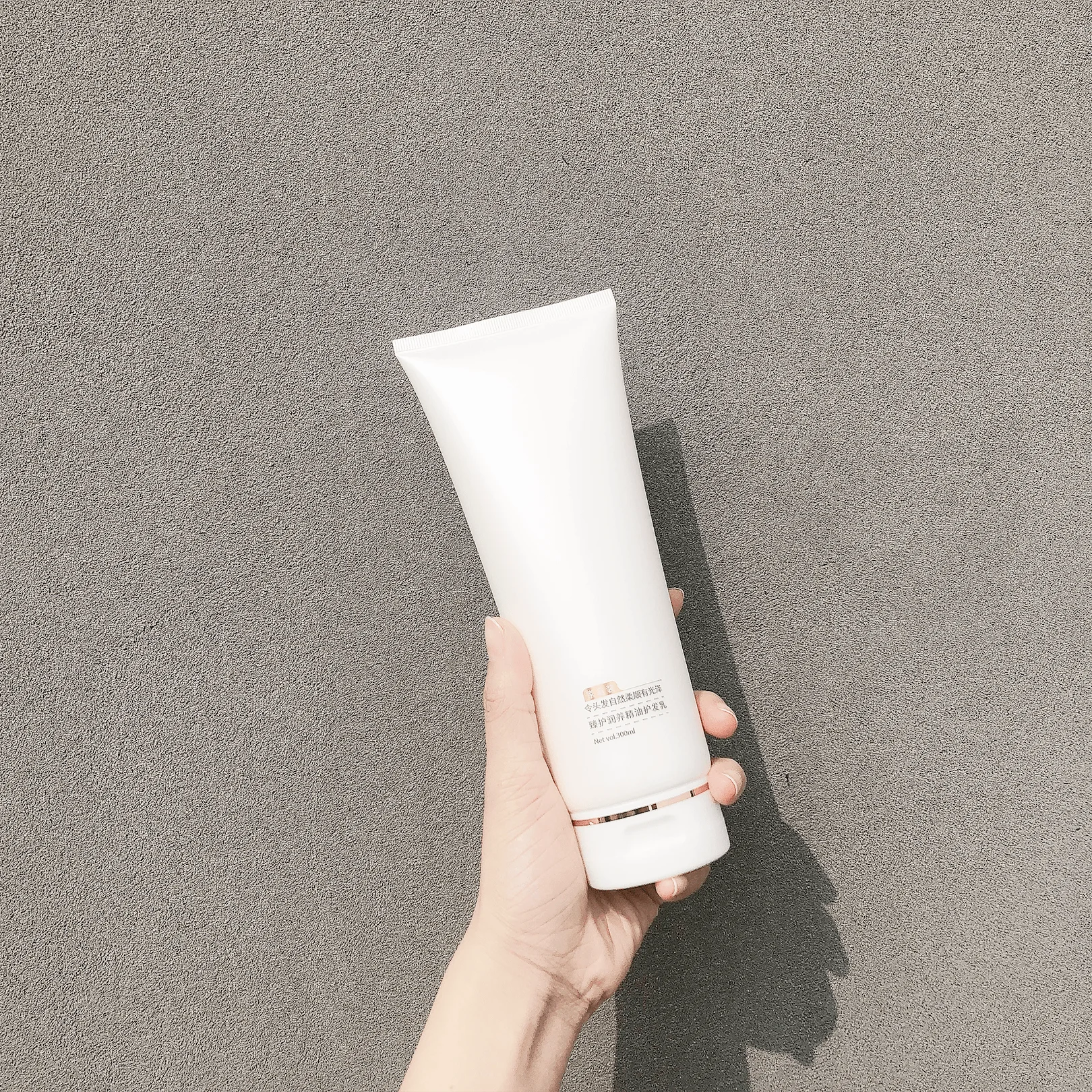 
coconut and natural silk extract Hair Conditioner 300 ml hair care containers 