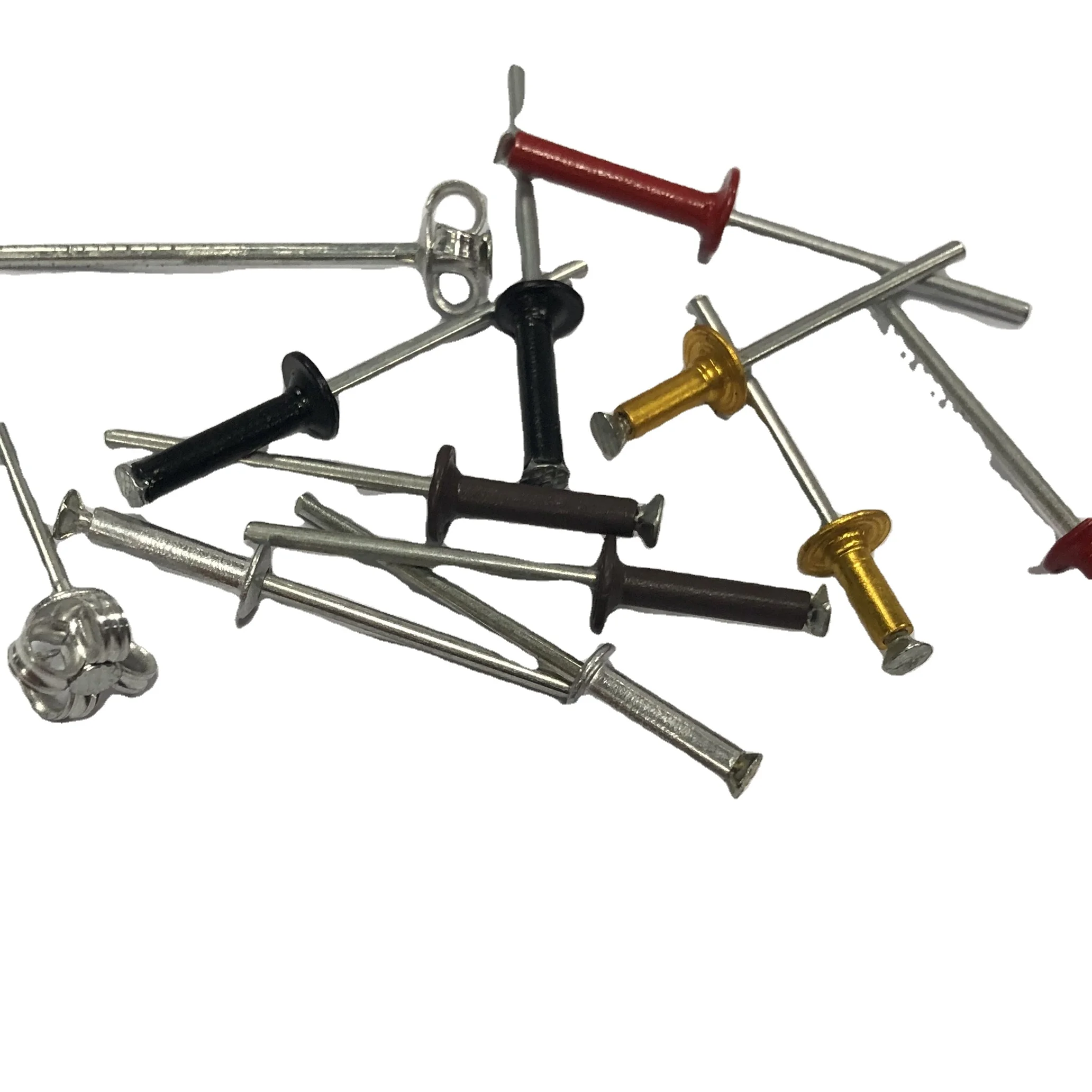 Модные заклепки 4*13 желтого или синего коричневого цвета на