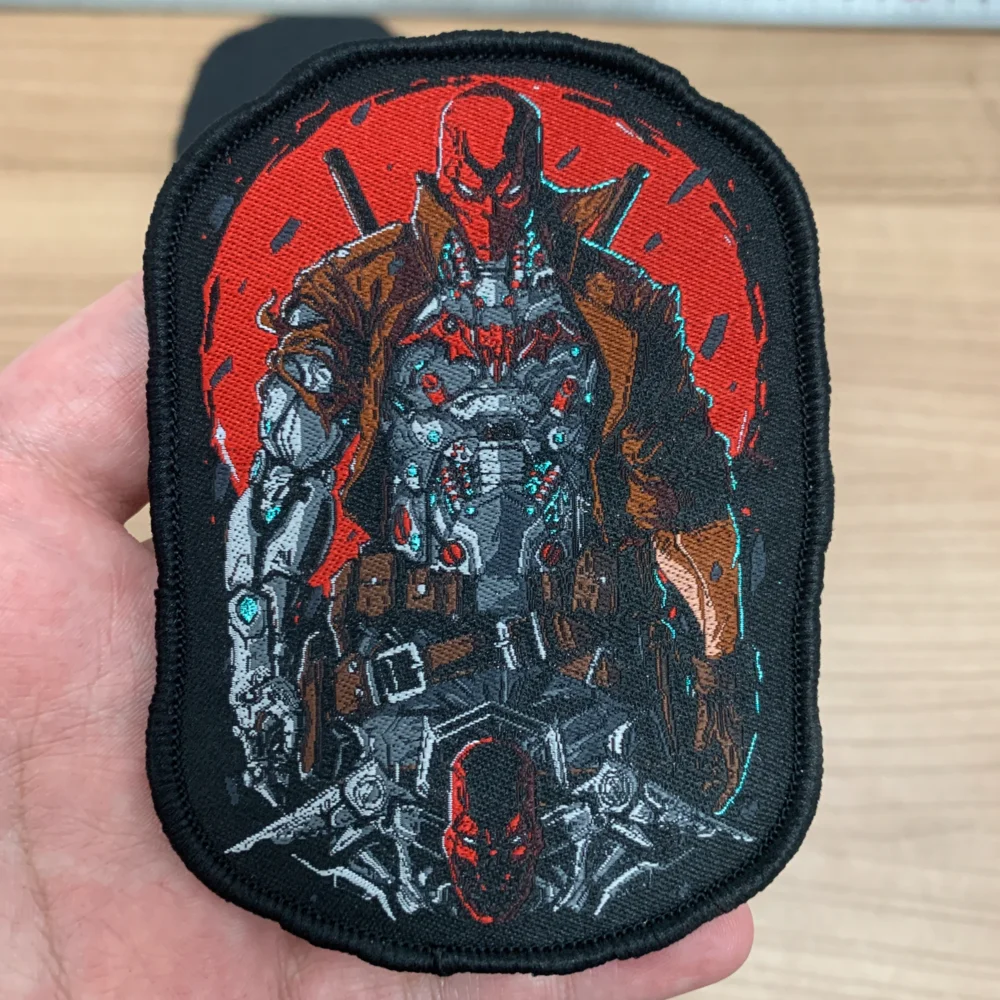 Wholesale Fashion Name Brand Logo Design Label Woven Badge Iron On Custom Clothes Label Poker Damask Fold Coat Woven Patches