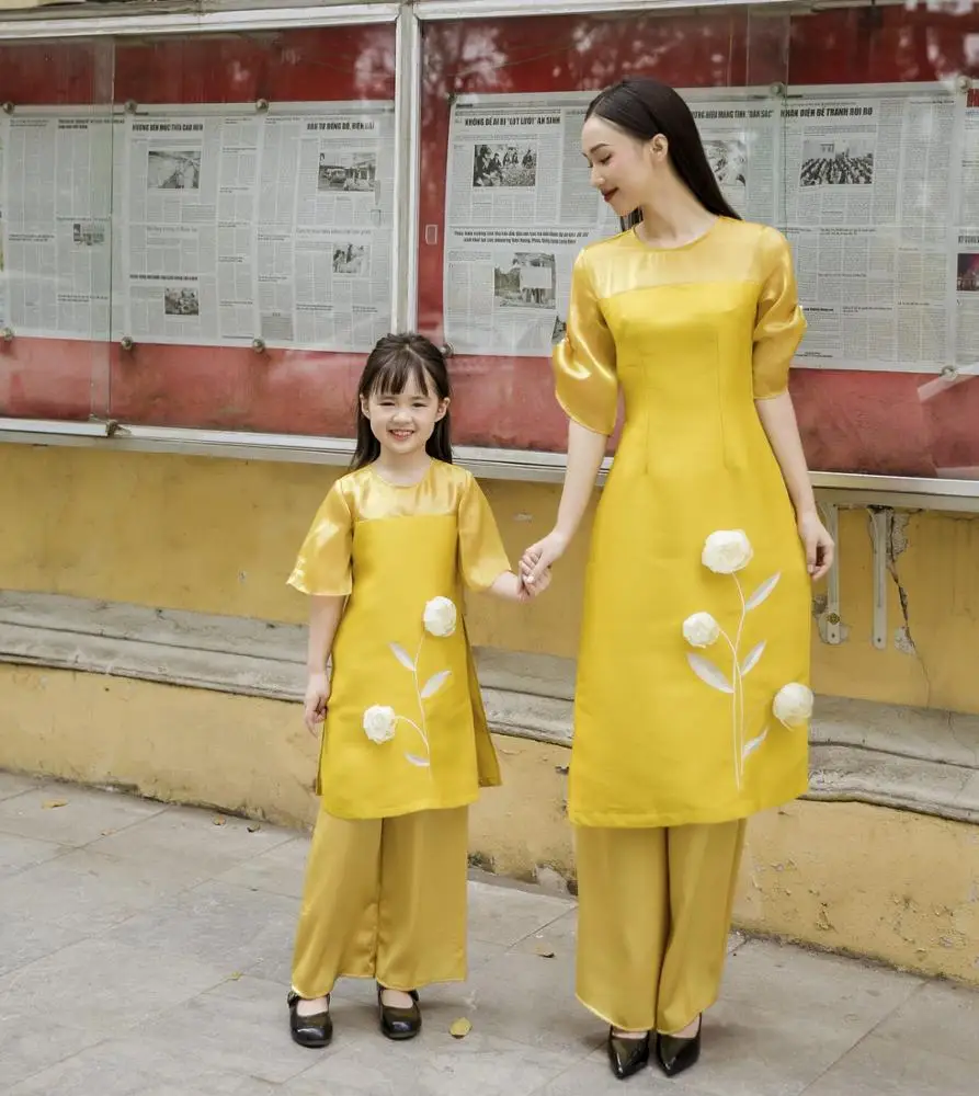 Вьетнамская особая коллекция аозай с желтыми красивыми весенними и летними сезонами