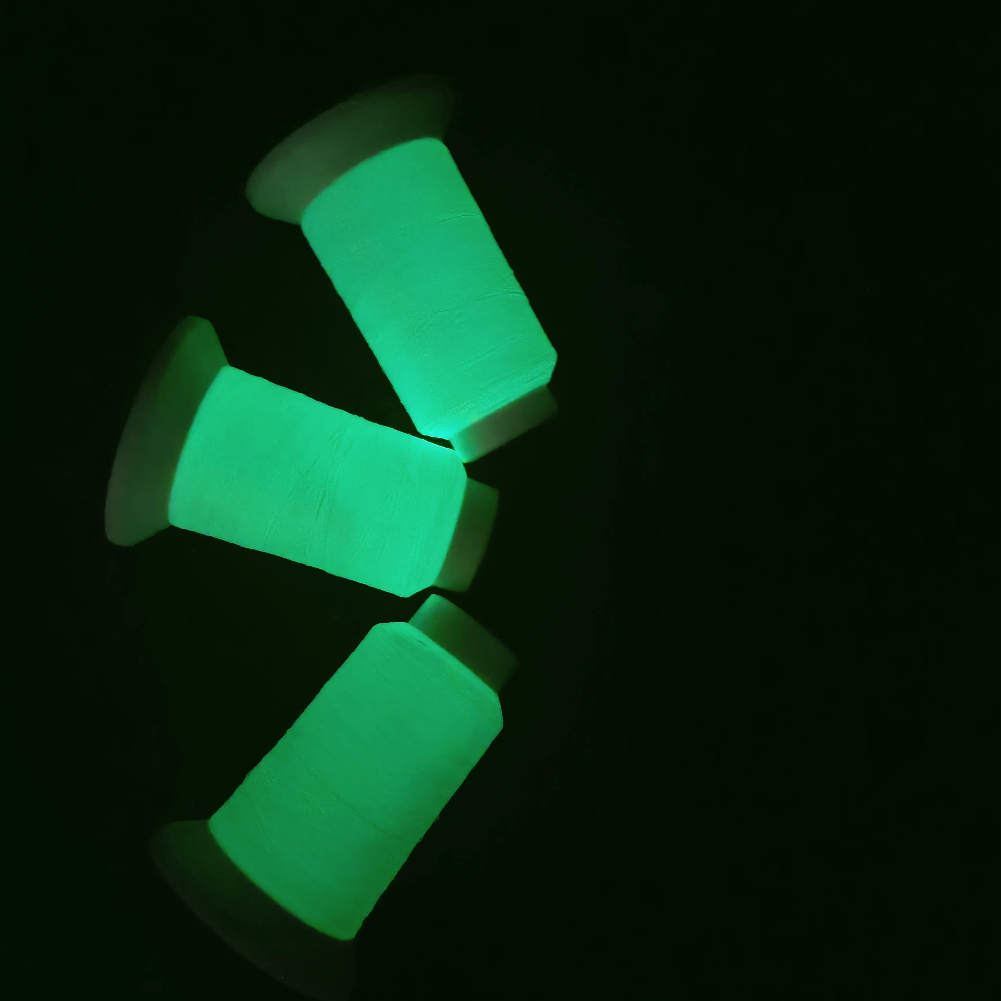 Glow in the dark bright luminous tassel thread ice silk thread manufacturer wholesale manual DIY tassel yarn 2022 new trend