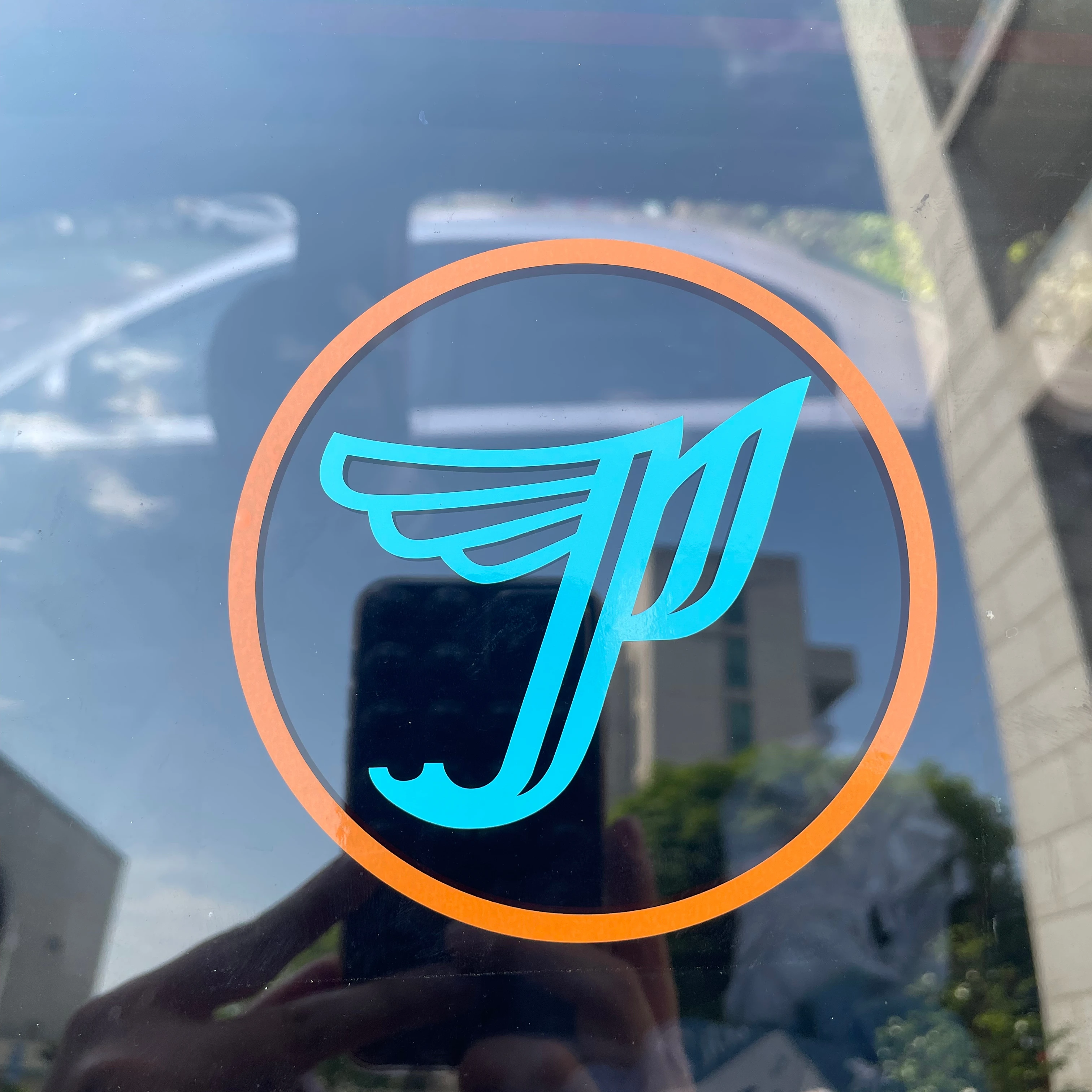 Наклейка на окно с логотипом заказ