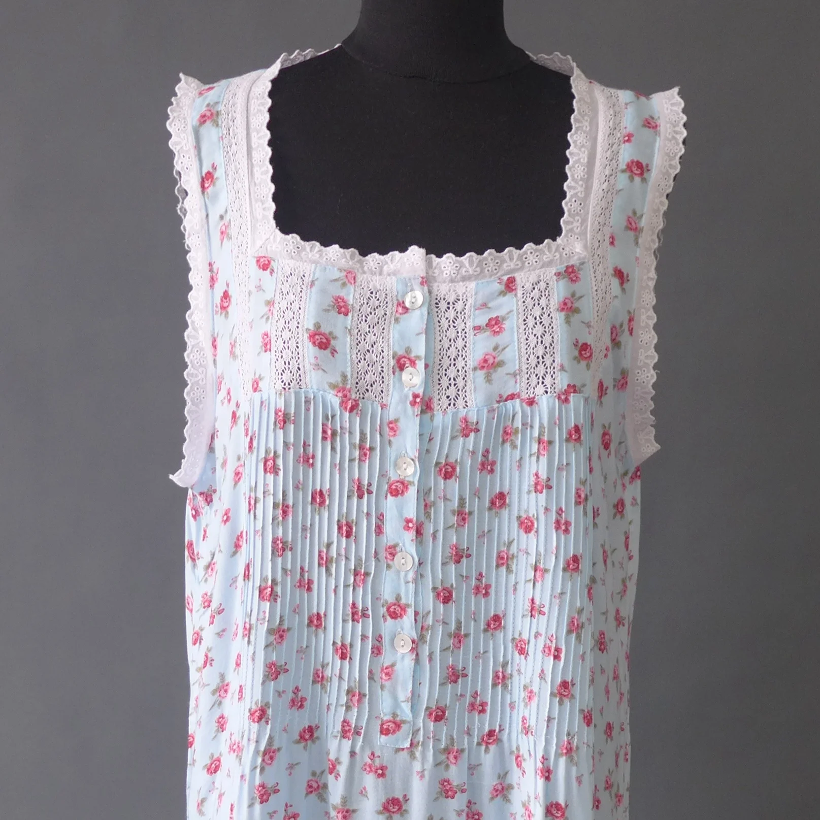 China Supplier Delicate Sleepwear Long Nightgown