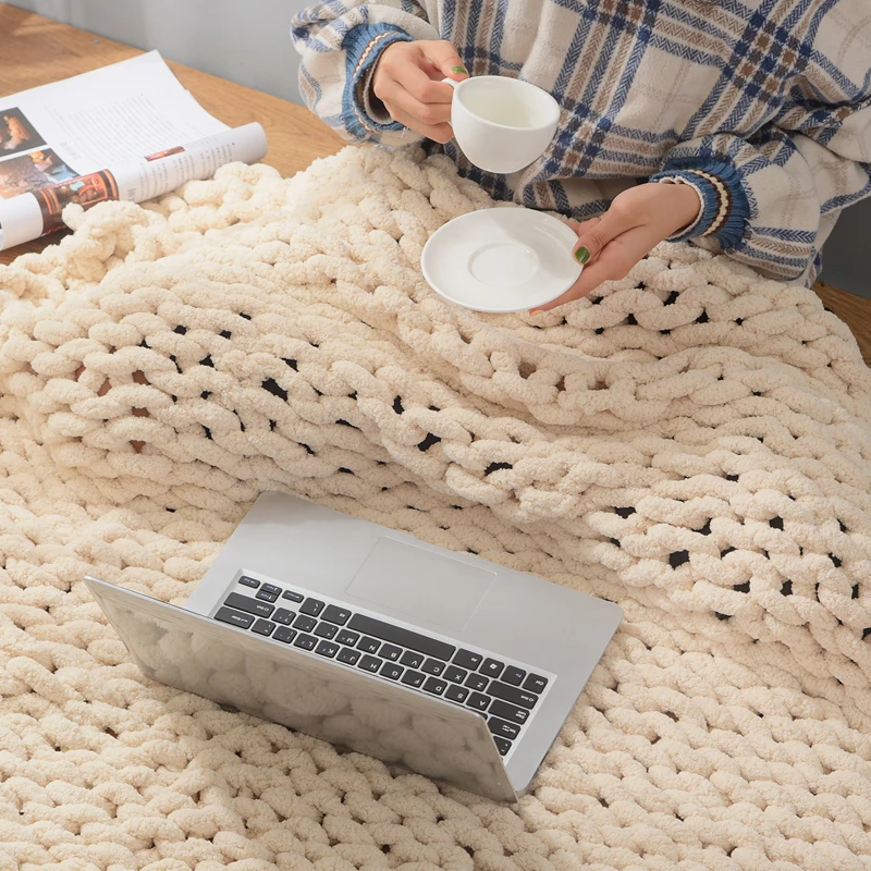 Modern Popular Low Moq Solid Halloween Home Decor Super Fluffy Crochet Throw Knit Blanket Large Chunky Braided Knitted Blanket