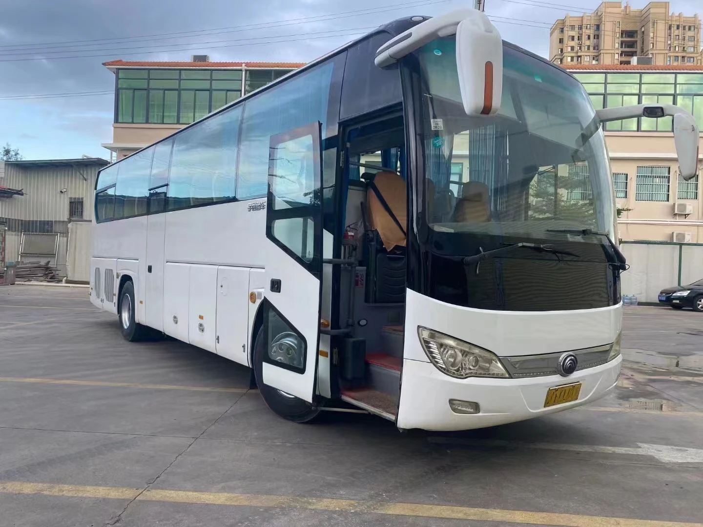 Free Shipping Yu~tong ZK6107 Used Bus 24-47 Passenger Capacity 16500kg Turbo WP7NG210E50 Engine Manual Gearbox HIACE Left Sale