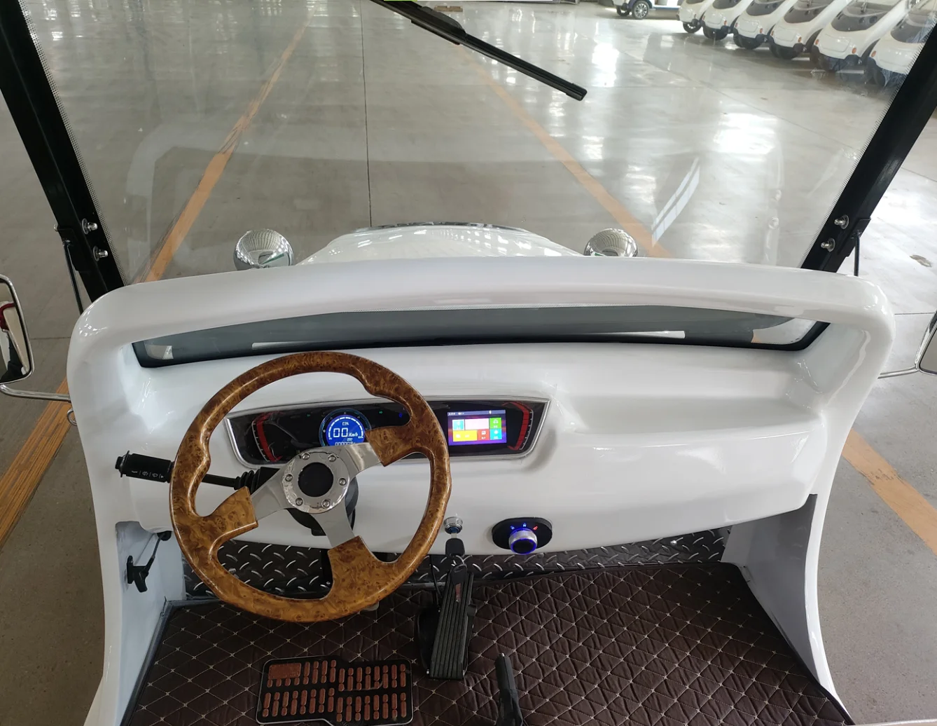 The square-head vintage classic car with golden trim in pure white, offering 6-14 seats,  and equipped with a lithium battery.