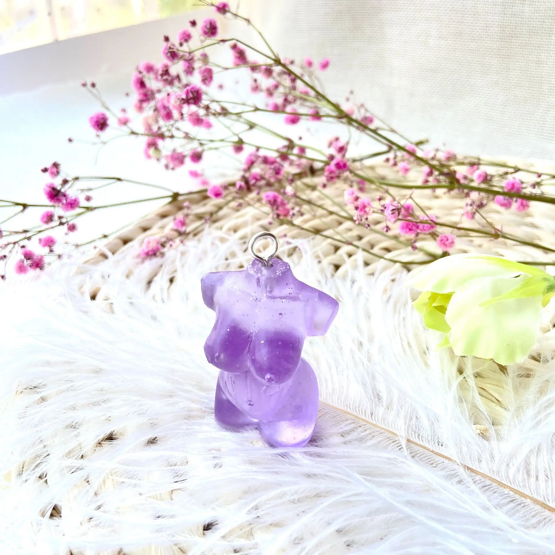 W012 DIY crystal glue 3D Amon pregnant woman armless woman keychain silicone mold