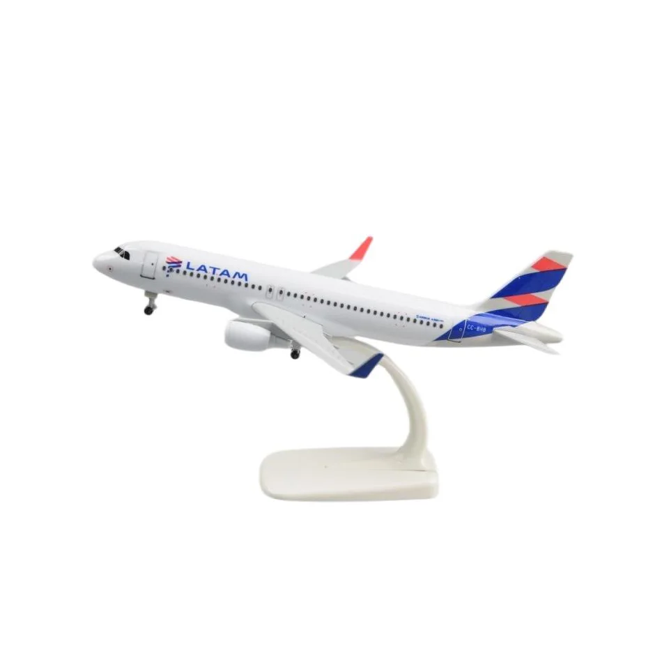 Модель самолета 1/200 класса Latam Sky JetSMART Airbus A320 с шасси