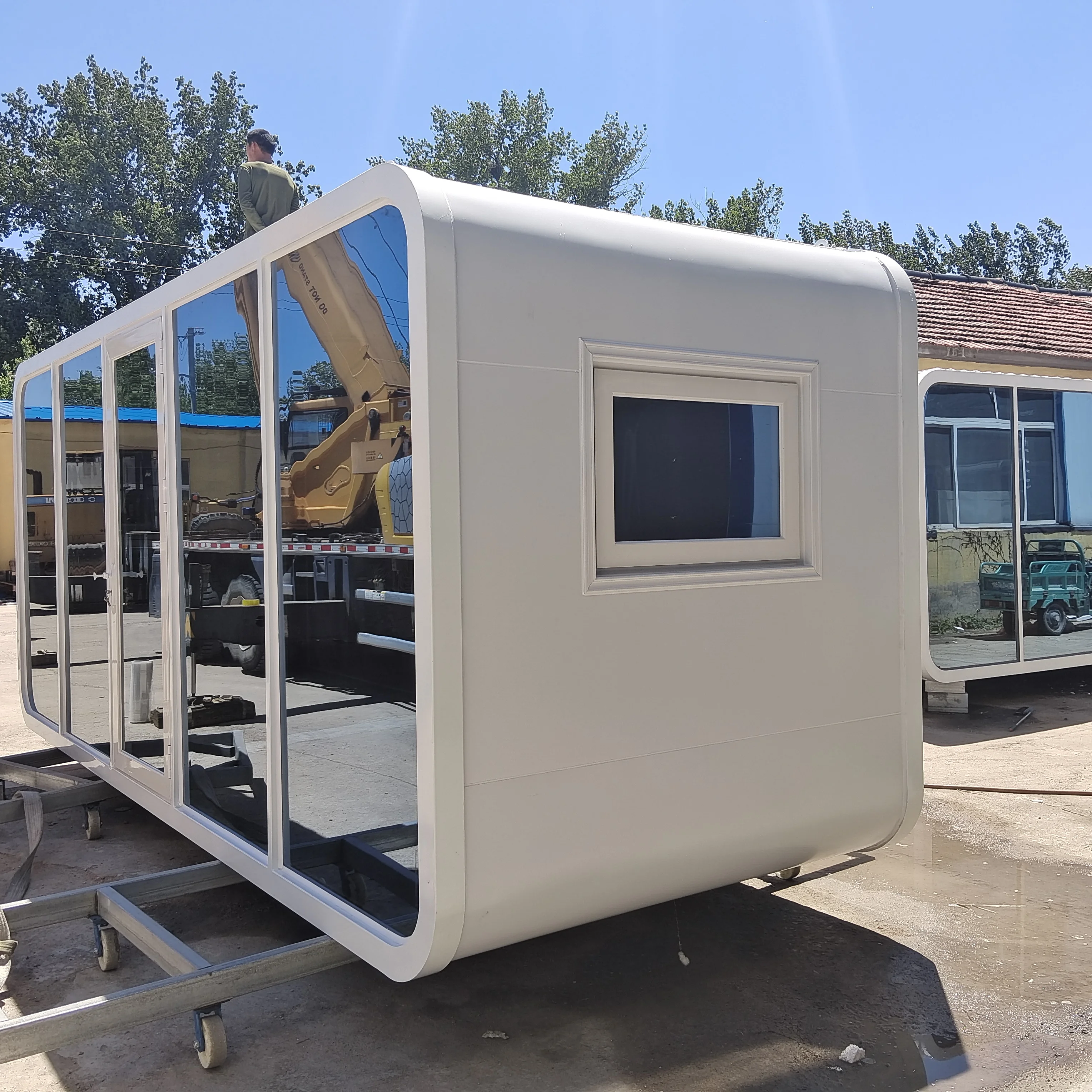 China Factory Apple Capsule Mobile Home Prefabricated Cabin with Kitchen and Bathroom for Hotels and Bed & Breakfasts