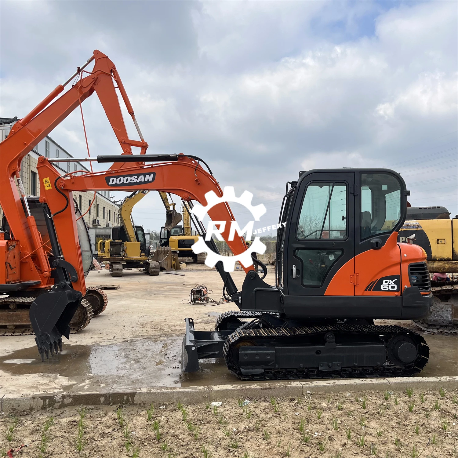 Best Price Used Mini Excavator DX60 on Sale,low Price Second Hand Doosan Machine DH55 DX60 for Earthmoving Work
