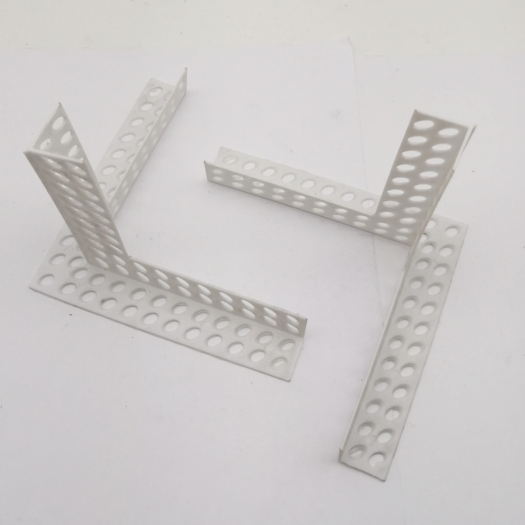 2.7m PVC Corner Bead with Fiberglass Mesh