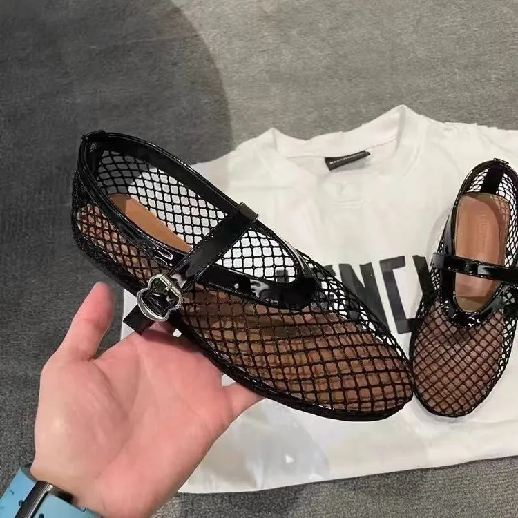 Large size European and American fish mesh hollowed out mesh sandals, new flat bottomed one button Mary Jane shoe toe cap