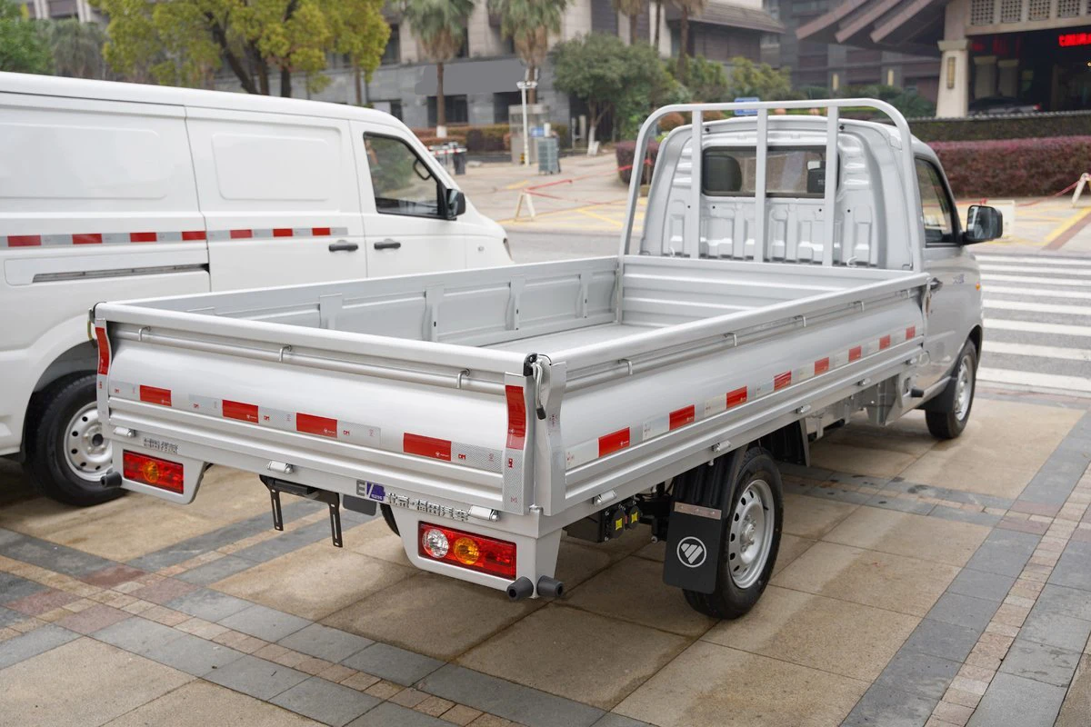 Fast charge 4x2 single row 2 people cabin 2 doors 4 wheels motor peak power 60kw speed 90km/h mini electric cargo truck